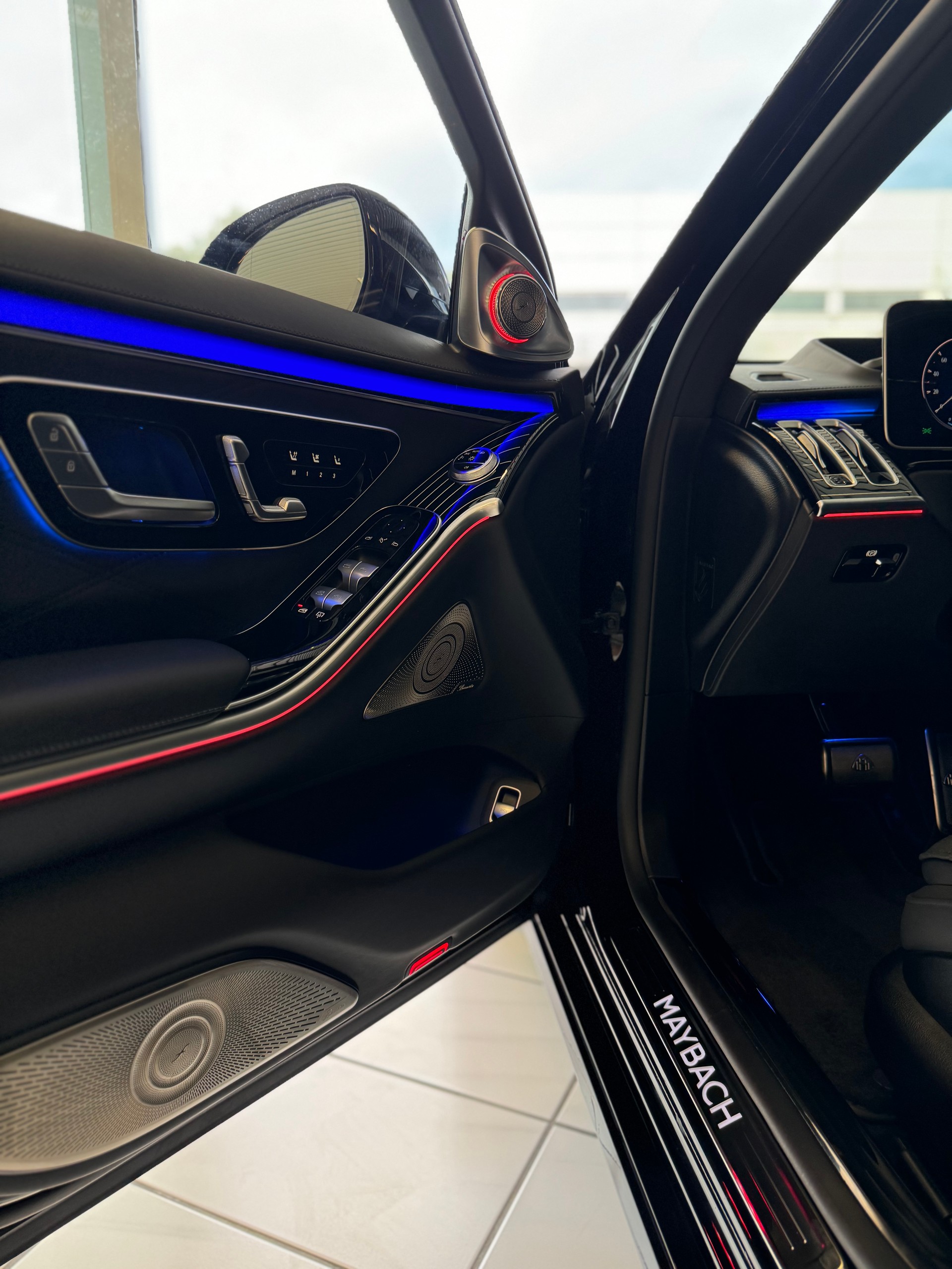 MERCEDES-BENZ Maybach 4-Matic 9G-Tronic Frist Class Fond-image-16