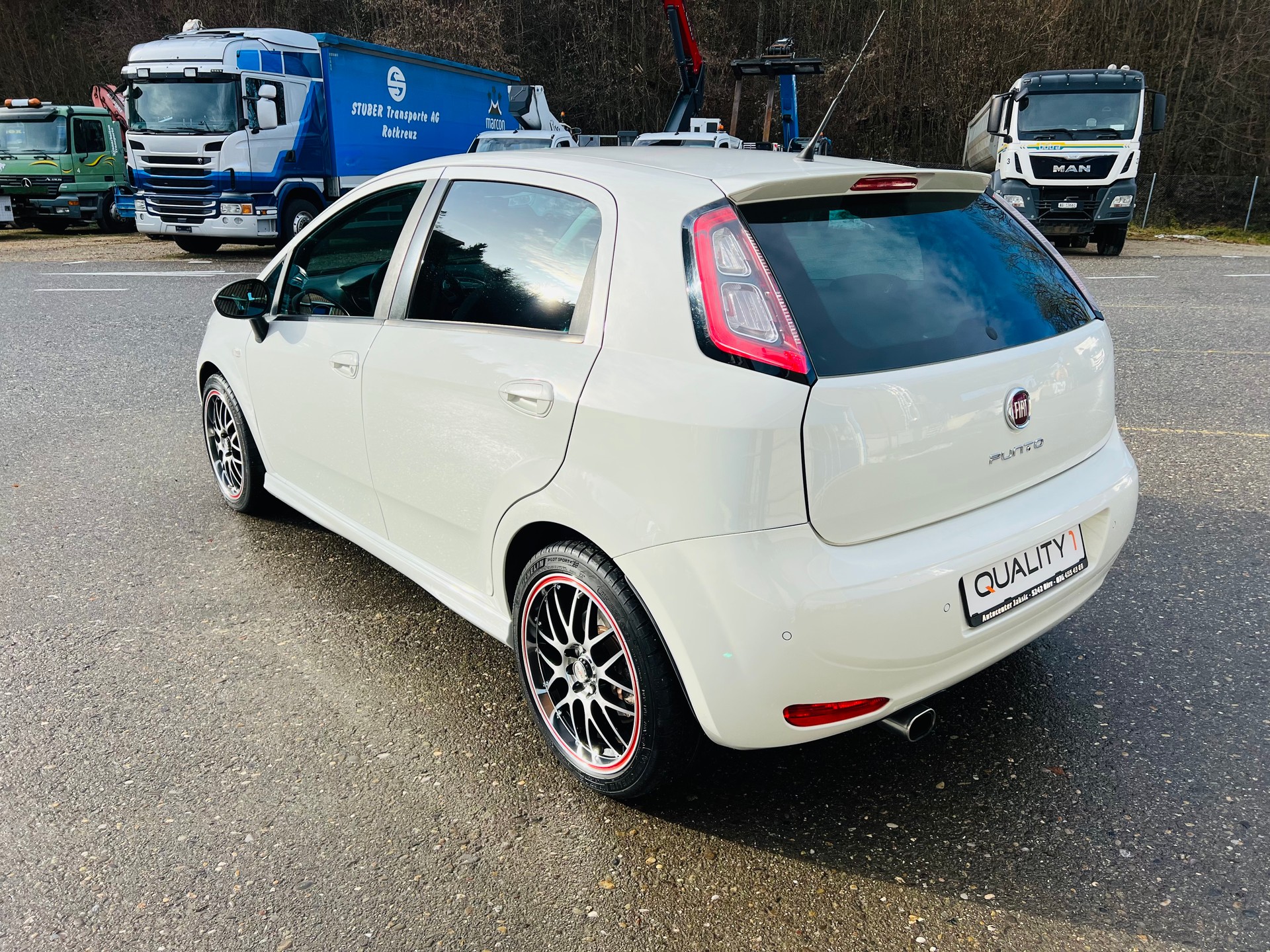 FIAT Punto 1.4 16V Turbo Lounge-image-5
