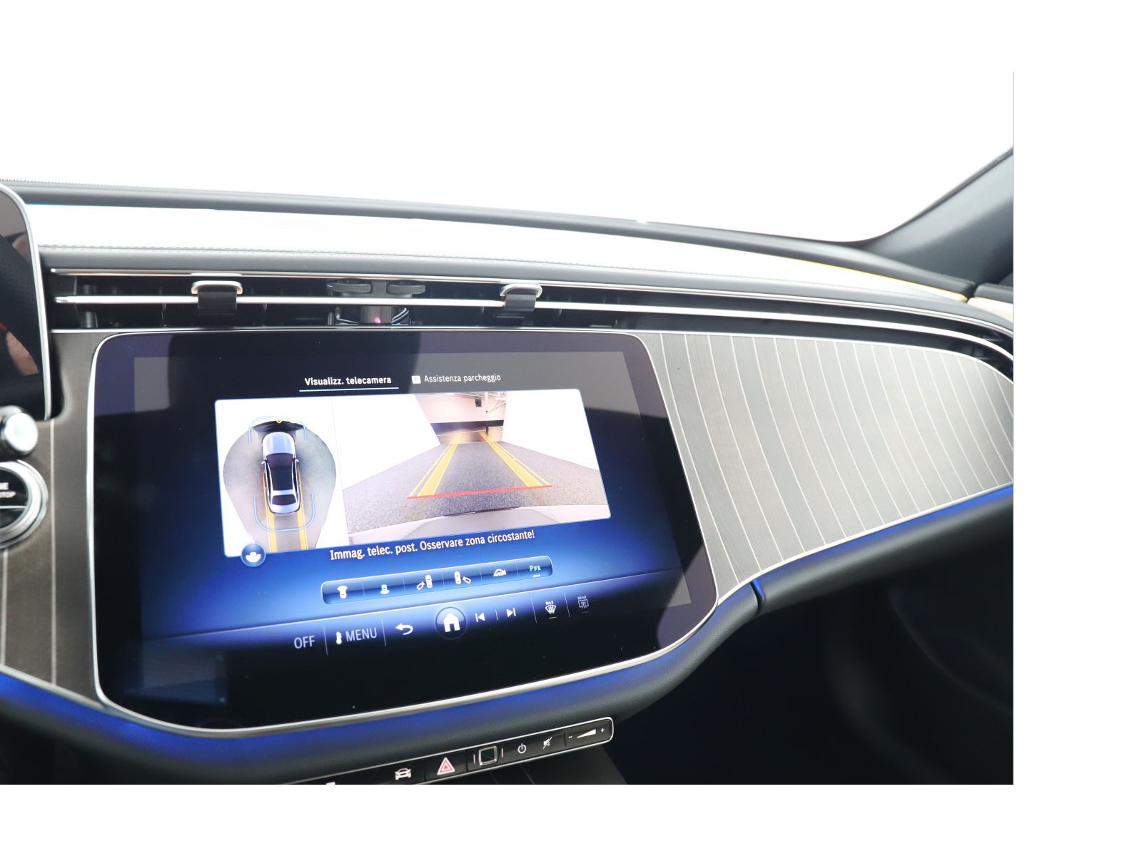 MERCEDES-BENZ E 220 d 4Matic-image-15