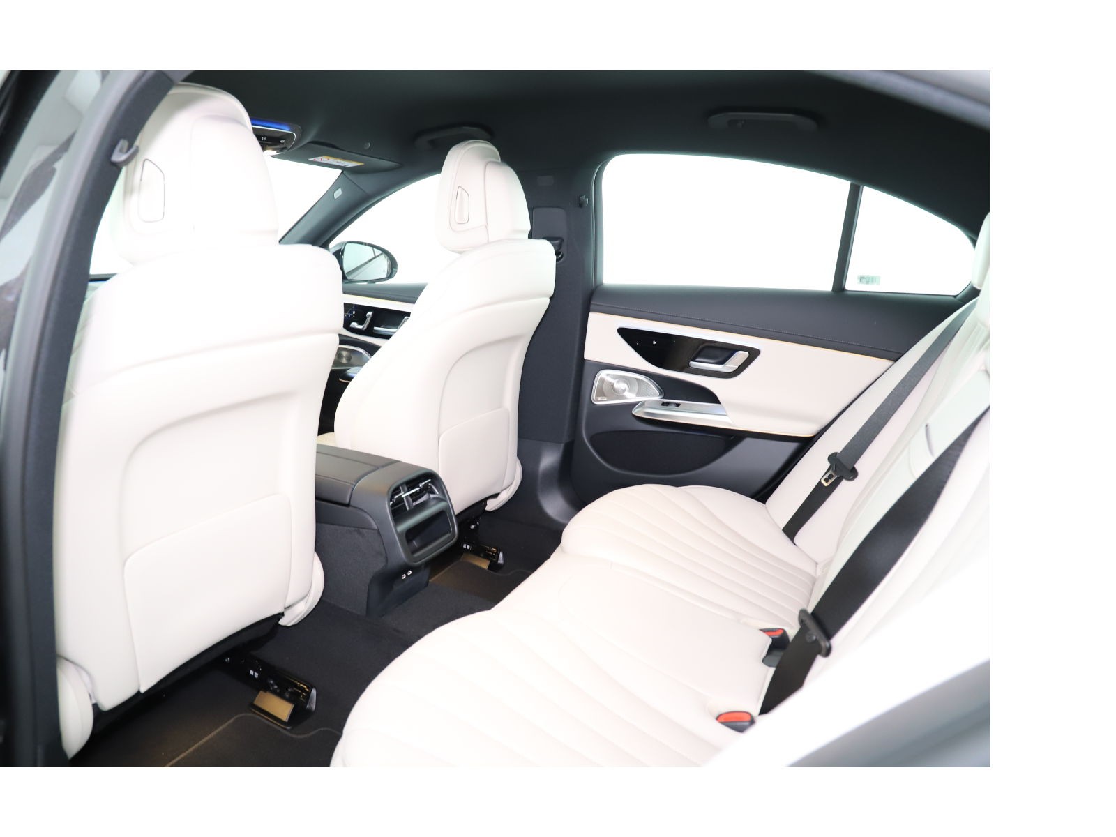 MERCEDES-BENZ E 220 d 4Matic-image-10