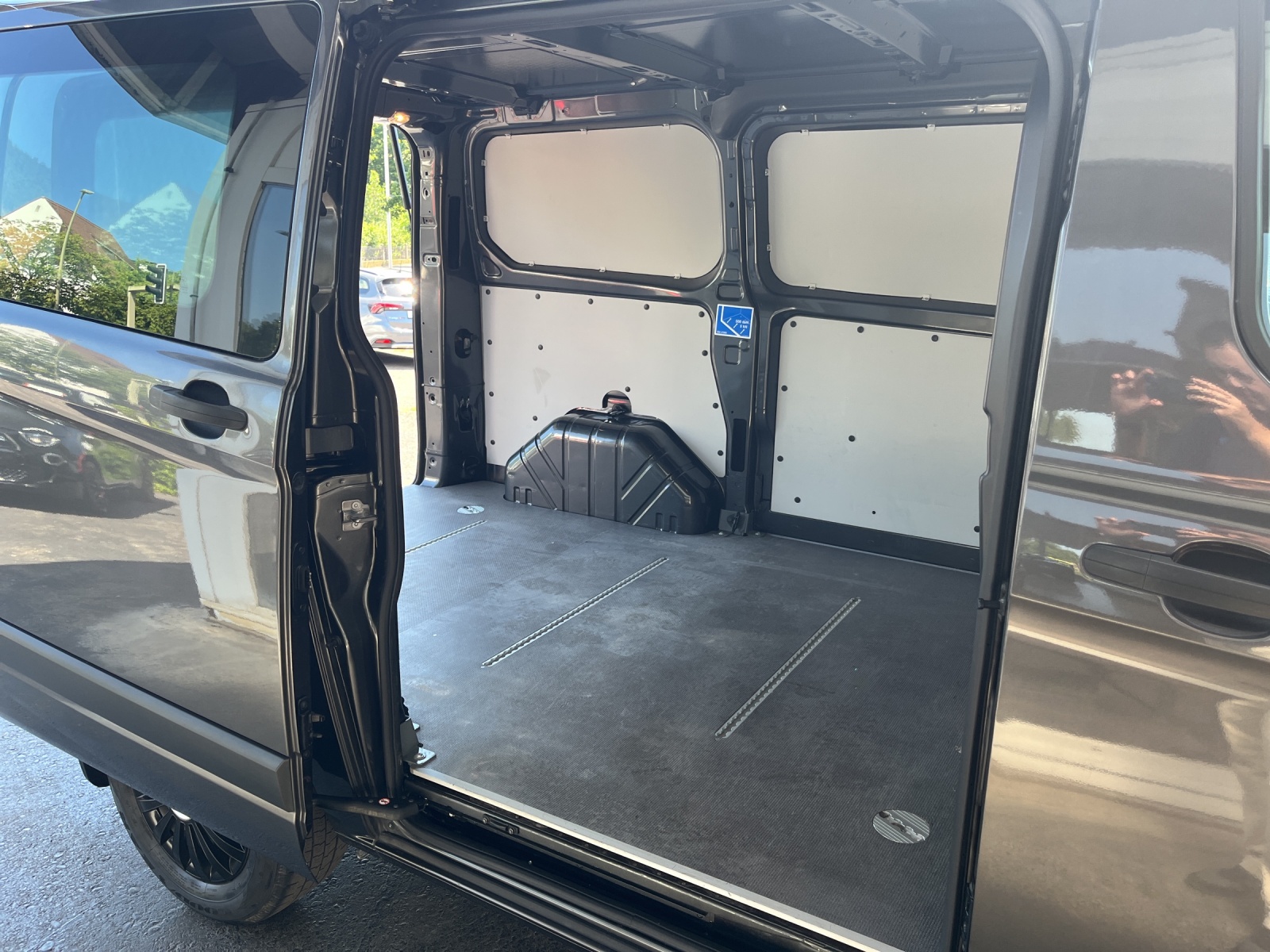FORD Transit Custom Van 300 L1H1 Trend-image-10