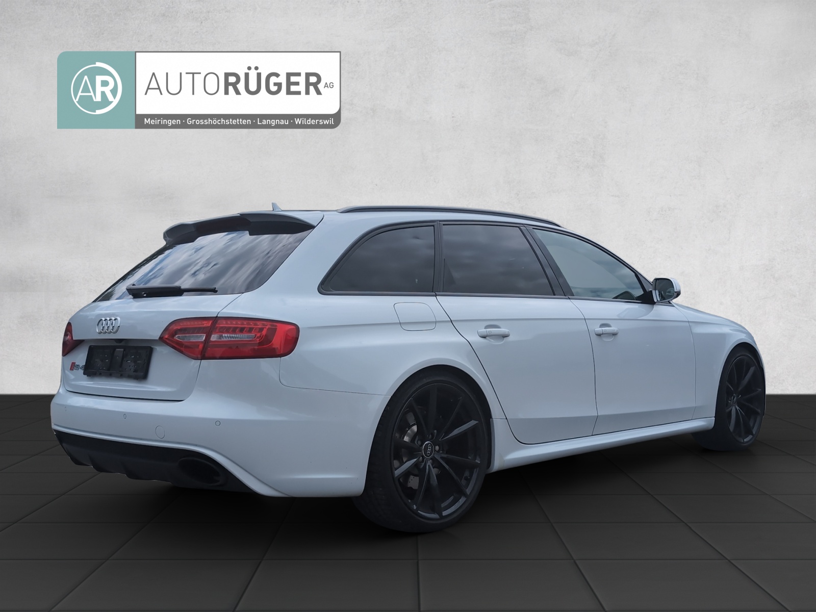 AUDI RS4 Avant 4.2 FSI V8 quattro S-tronic-image-5