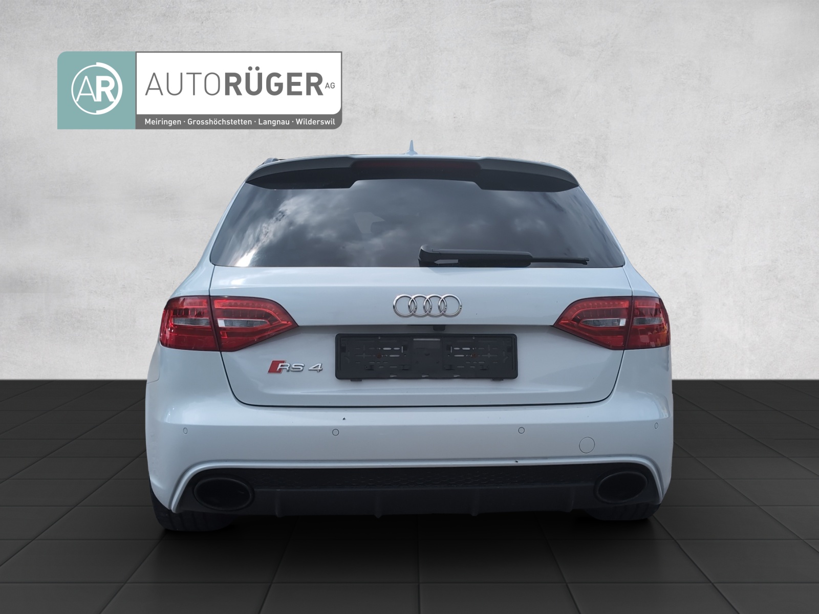 AUDI RS4 Avant 4.2 FSI V8 quattro S-tronic-image-4