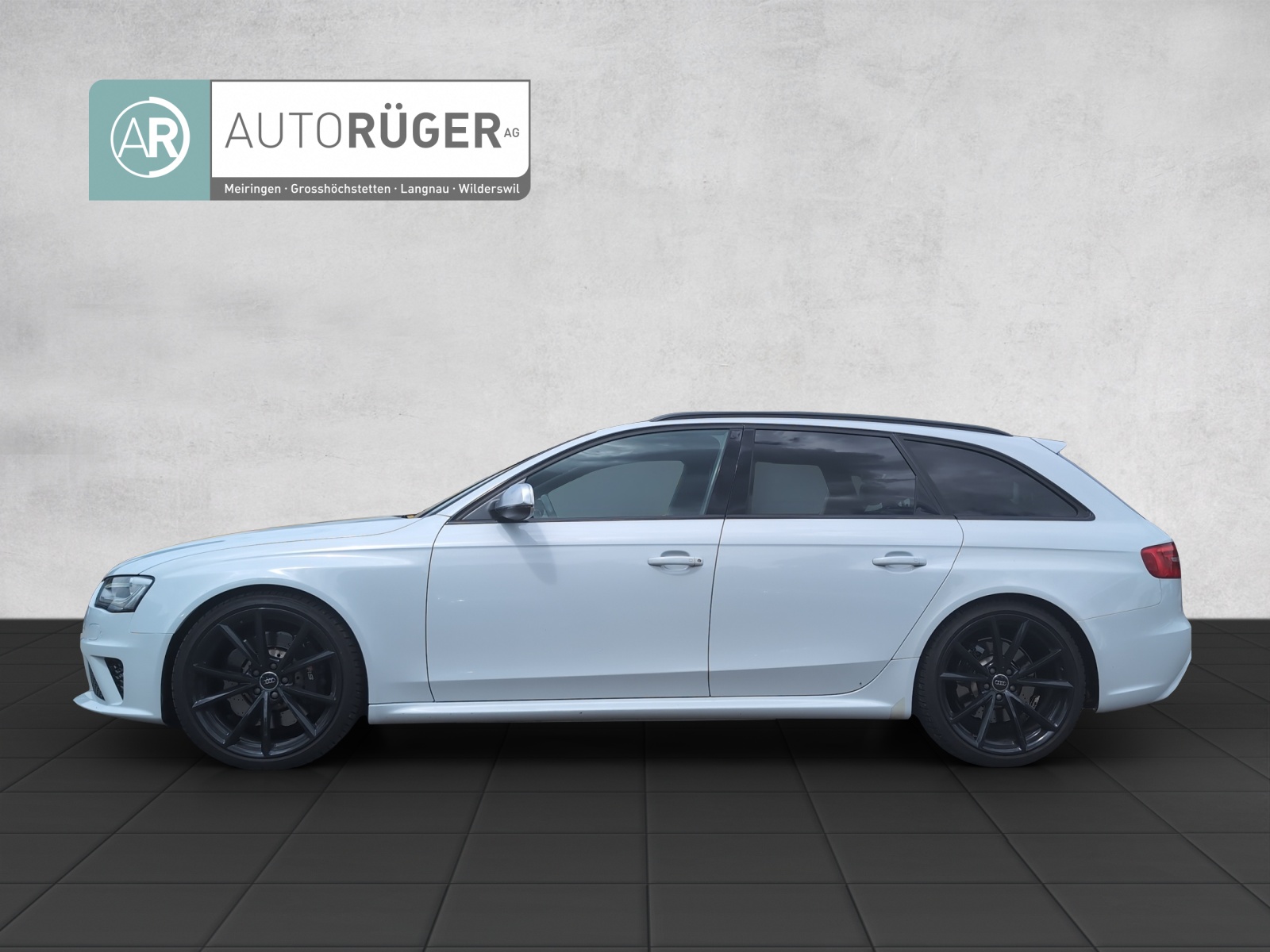 AUDI RS4 Avant 4.2 FSI V8 quattro S-tronic-image-2