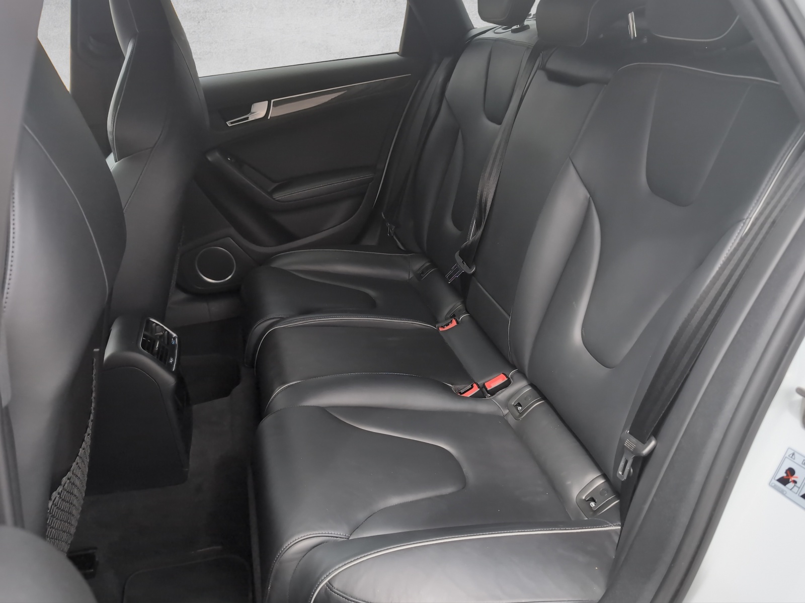 AUDI RS4 Avant 4.2 FSI V8 quattro S-tronic-image-12