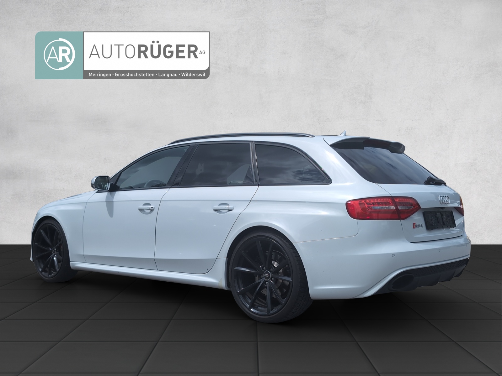 AUDI RS4 Avant 4.2 FSI V8 quattro S-tronic-image-3
