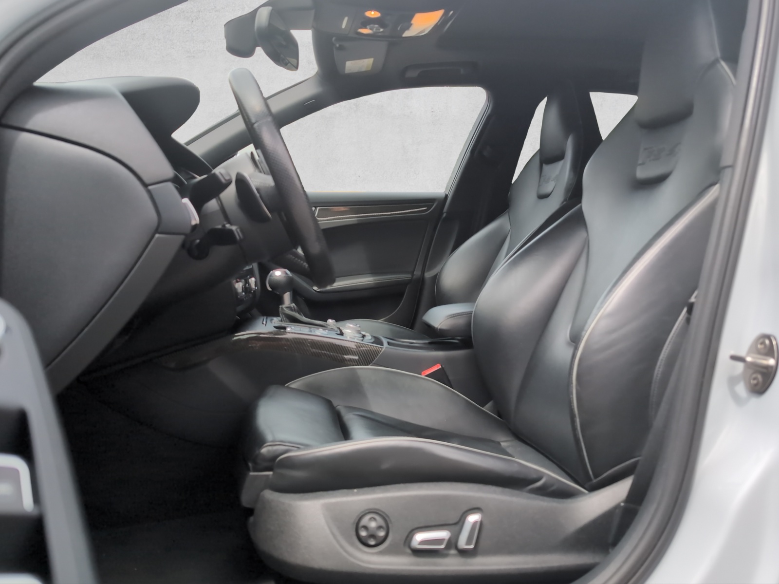 AUDI RS4 Avant 4.2 FSI V8 quattro S-tronic-image-8