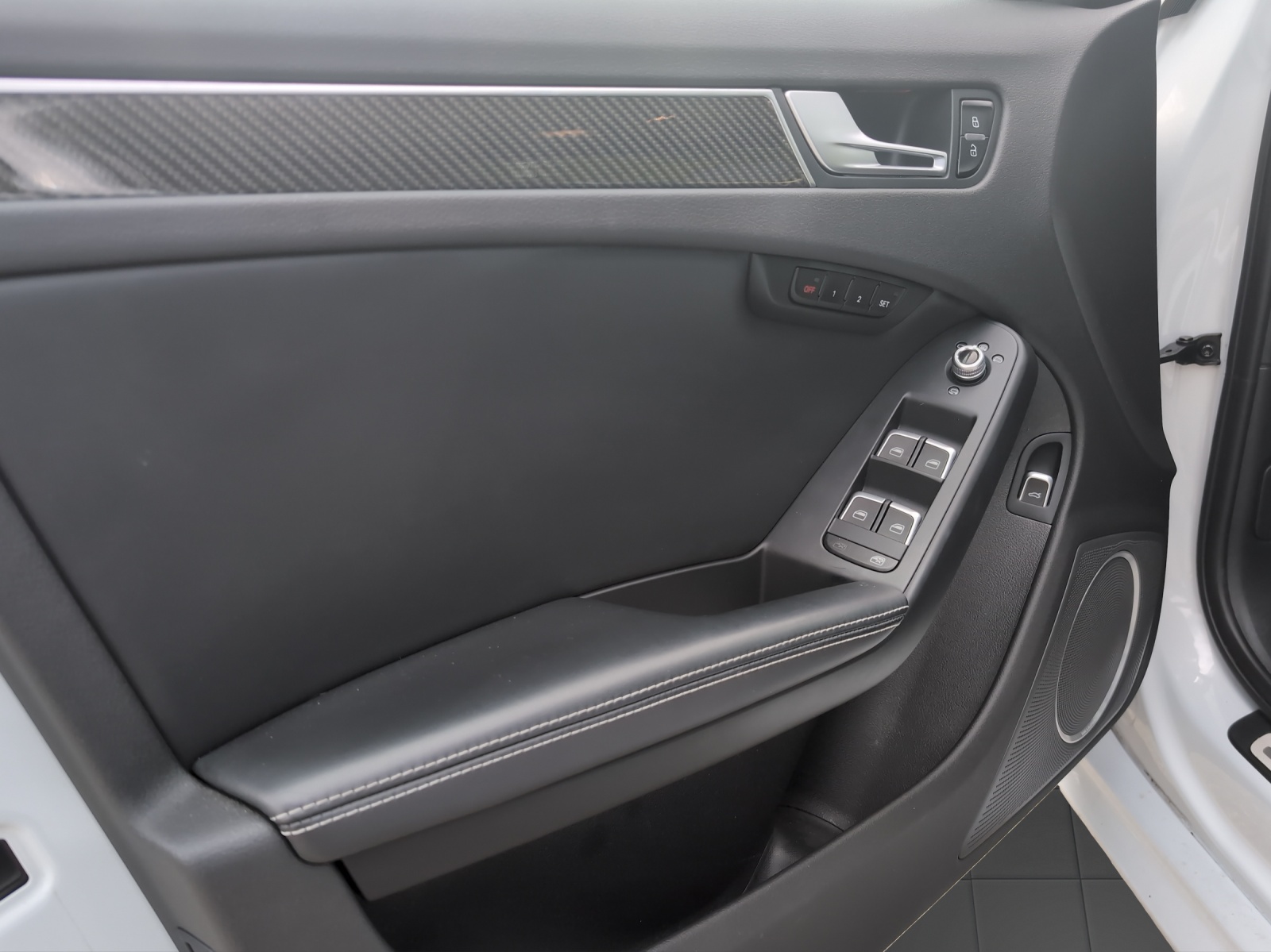 AUDI RS4 Avant 4.2 FSI V8 quattro S-tronic-image-13