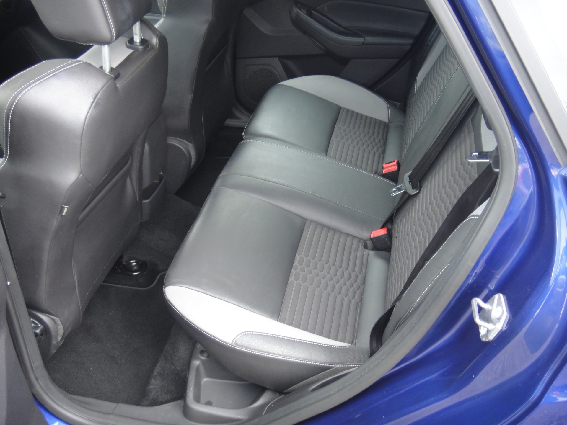 FORD Focus 2.0 SCTi ST2-image-4