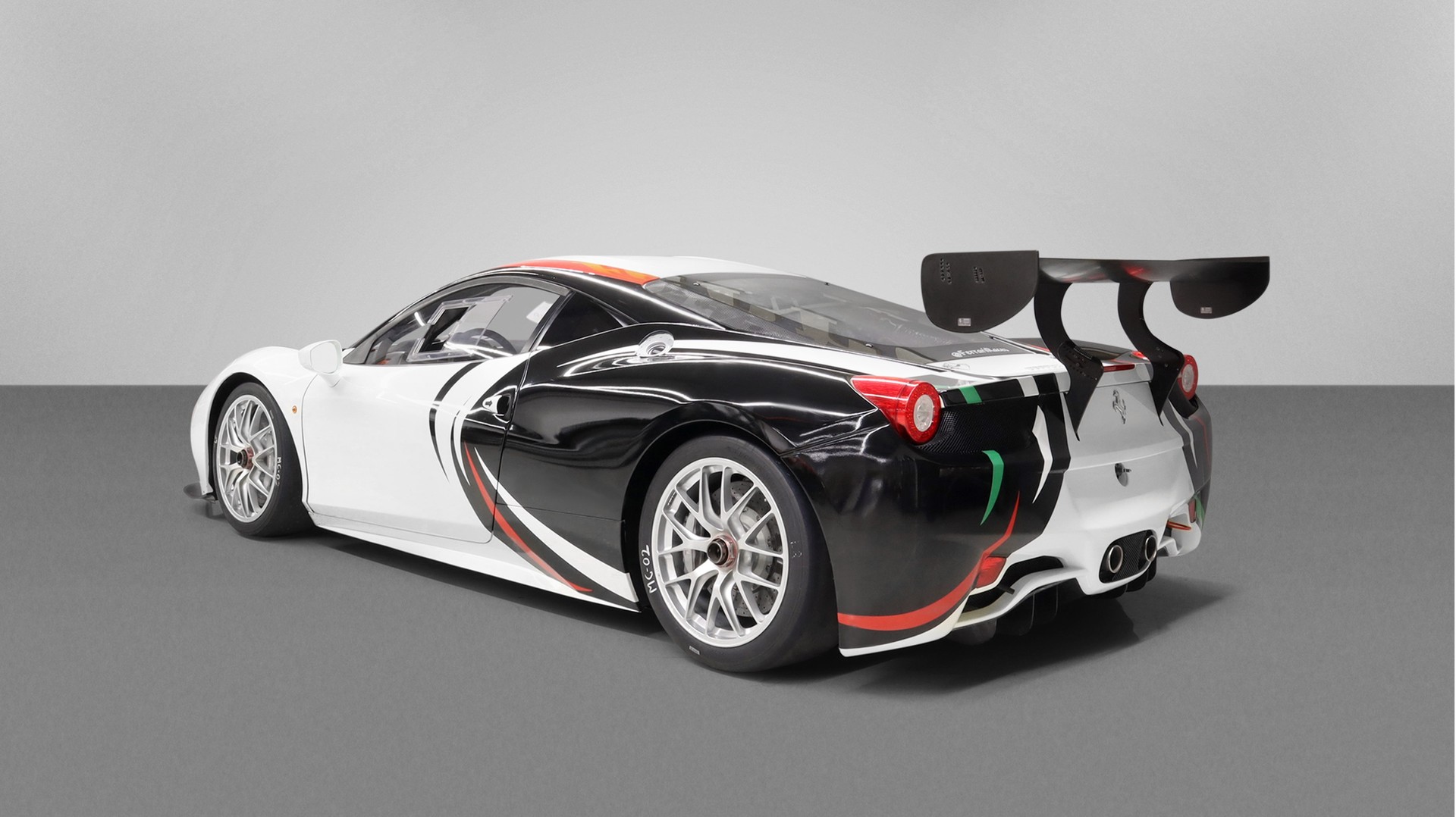 FERRARI 458 Challenge EVO-image-1
