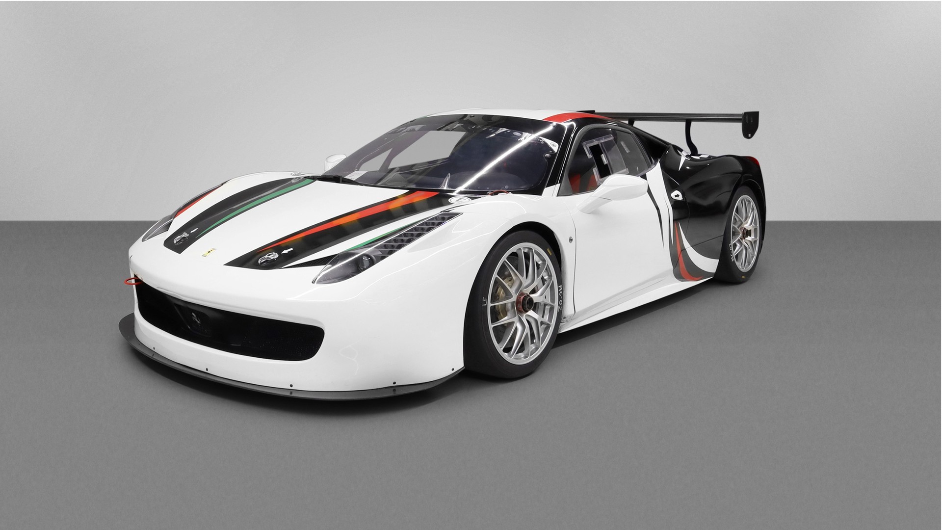 FERRARI 458 Challenge EVO-image-2