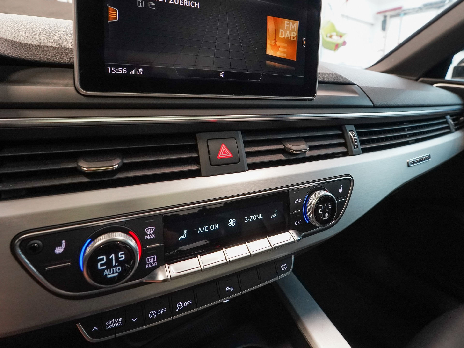 AUDI A4 3.0 TDI Sport quattro tiptronic-image-11