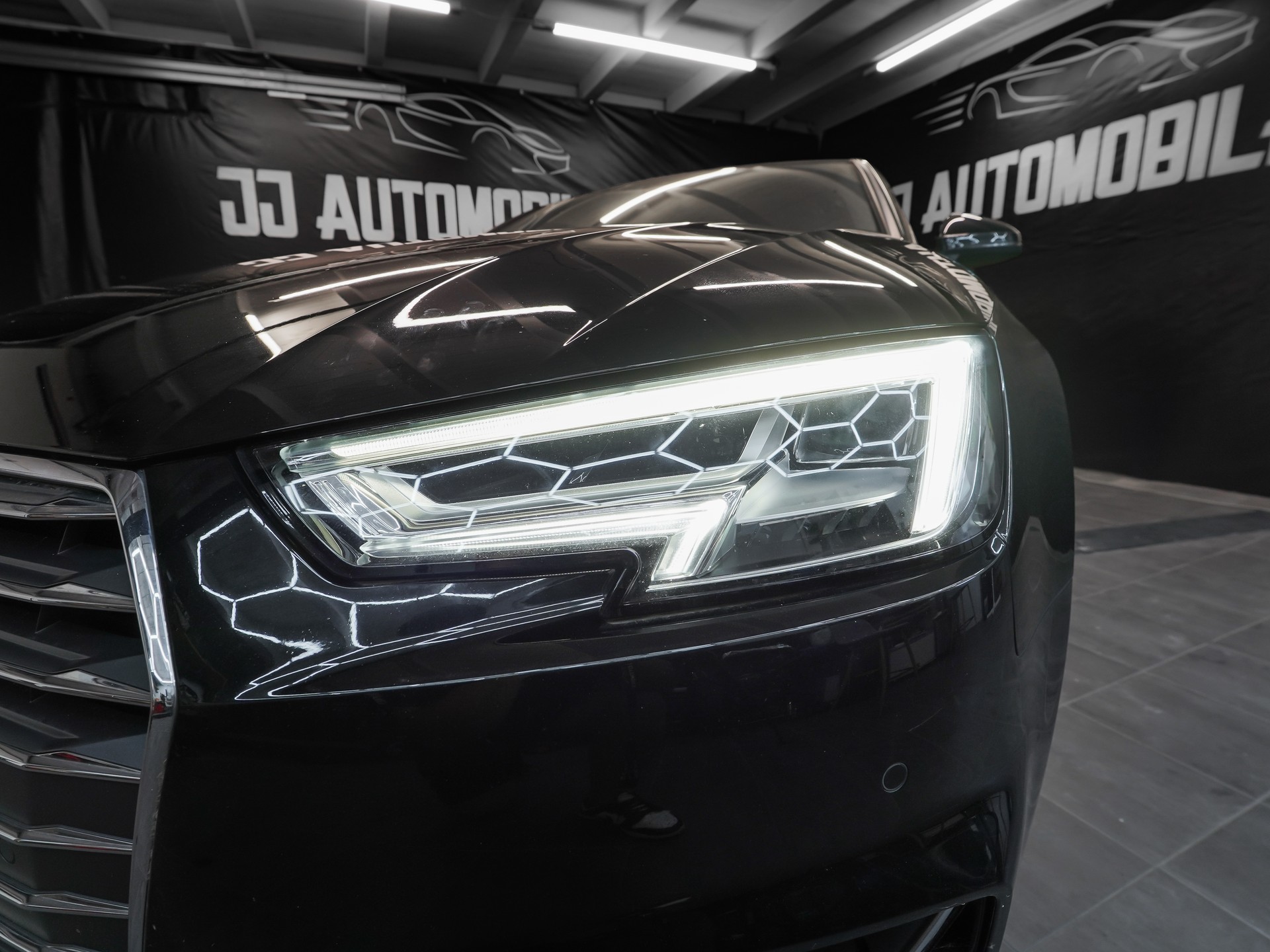 AUDI A4 3.0 TDI Sport quattro tiptronic-image-2
