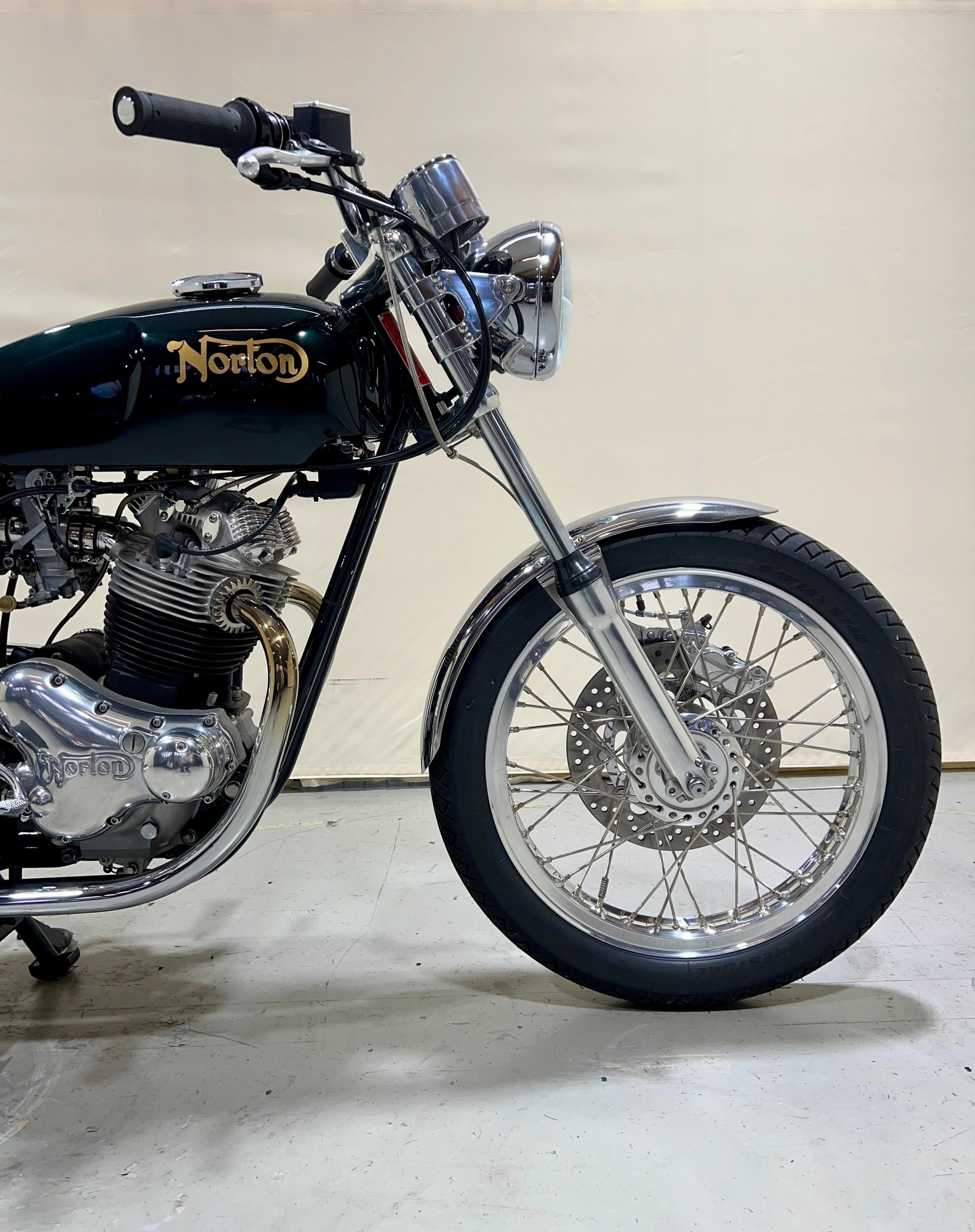 NORTON Commando-showroom-element-1