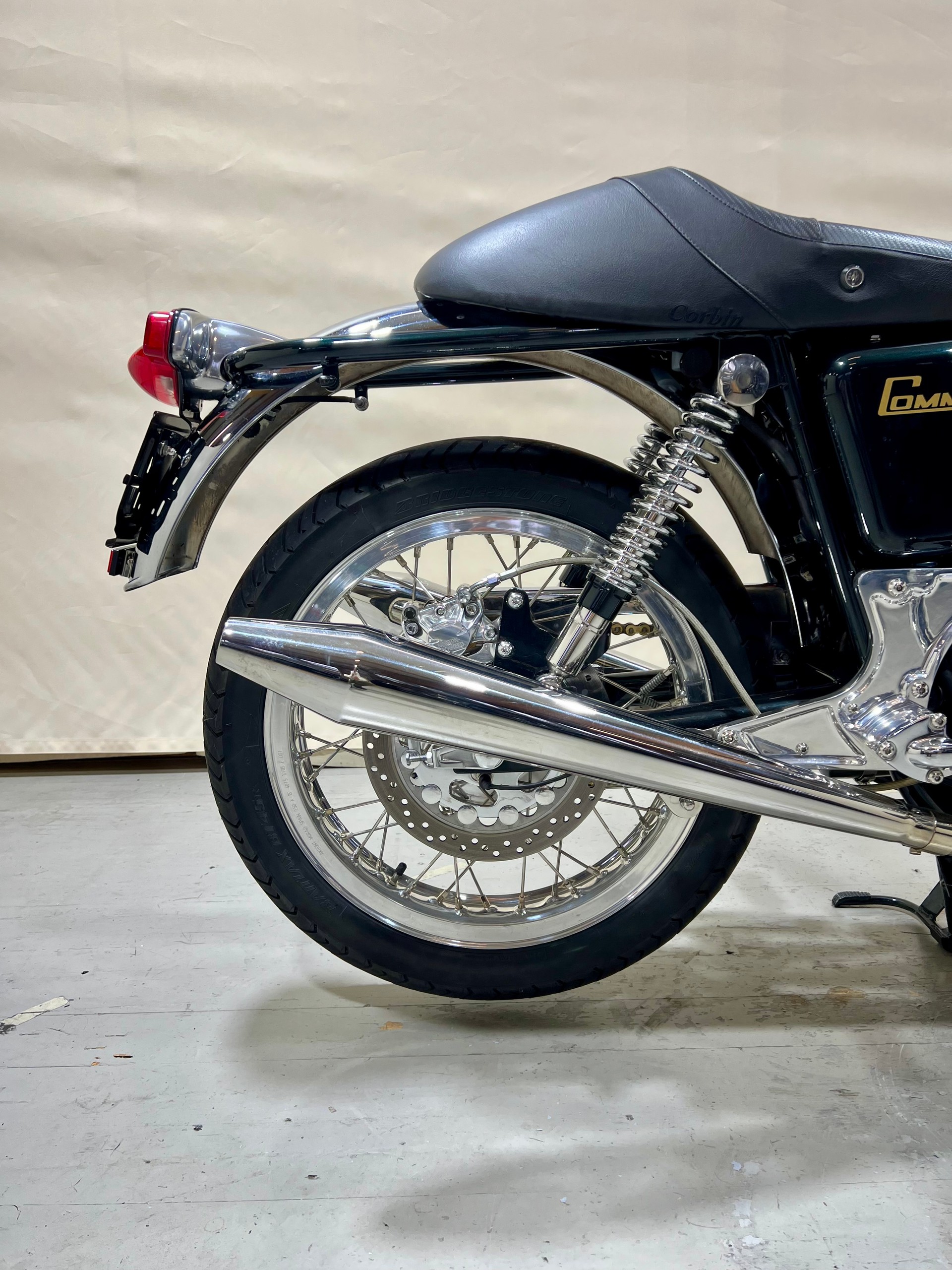 NORTON Commando-showroom-element-3