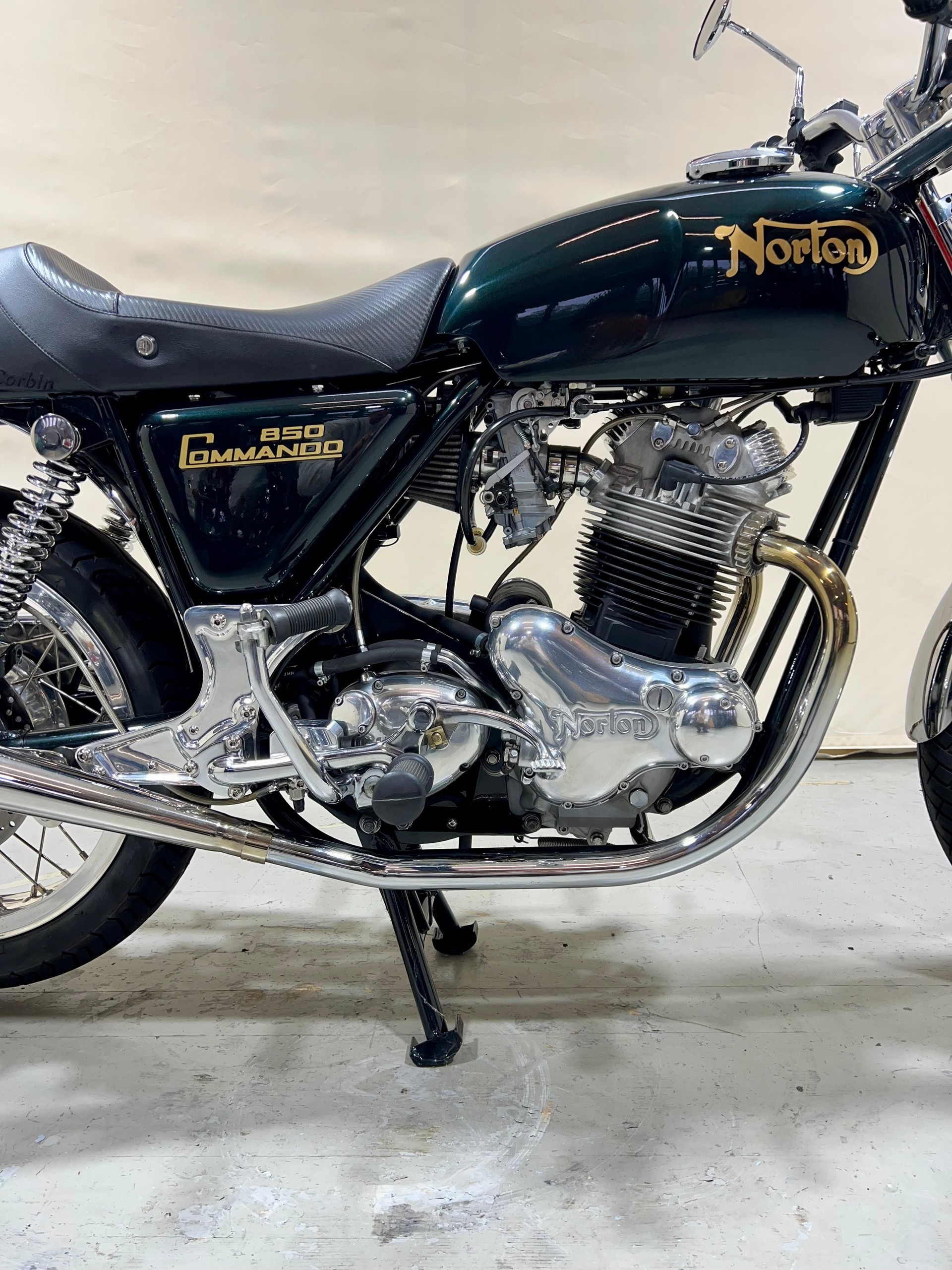 NORTON Commando-showroom-element-2
