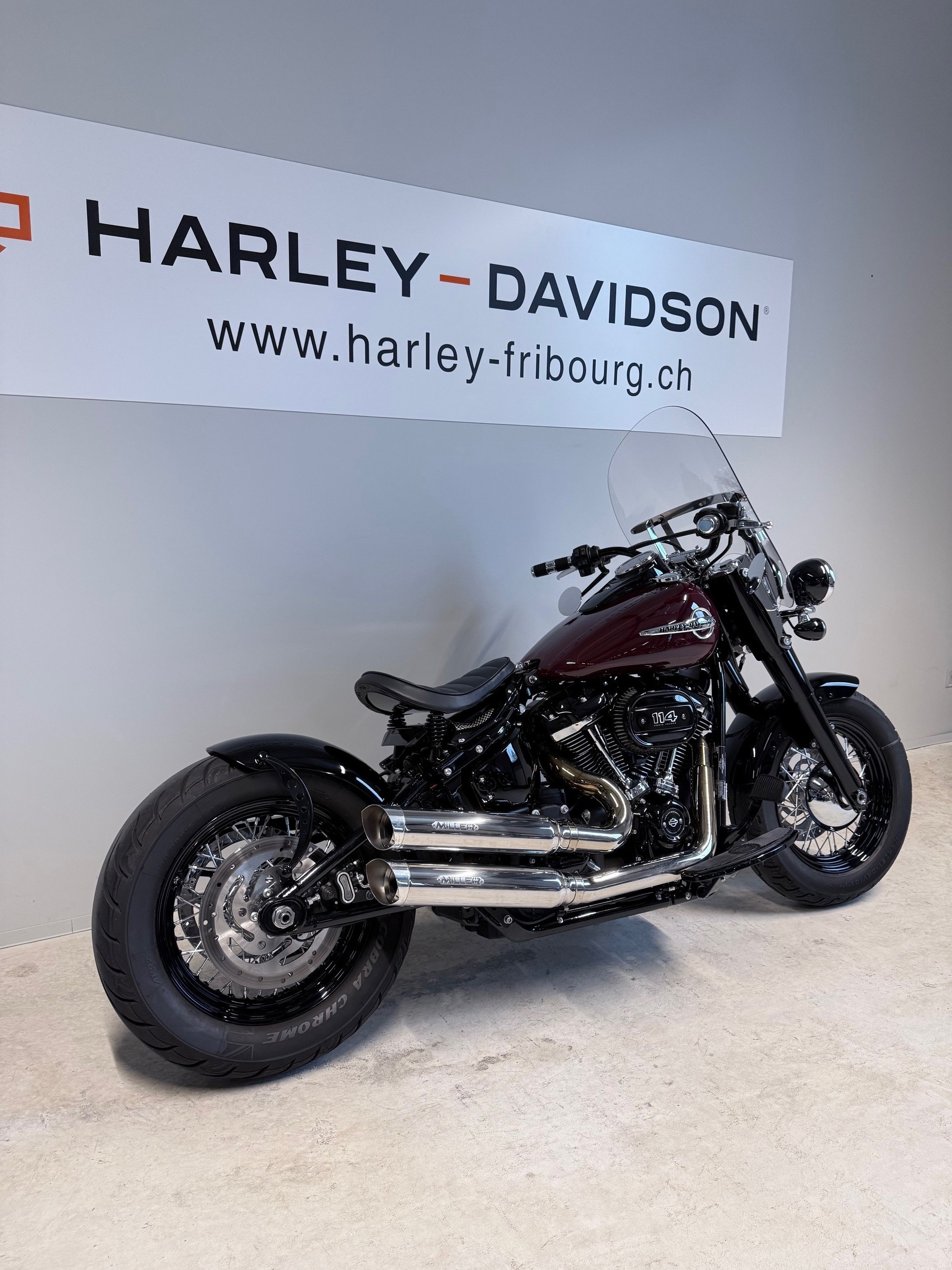 HARLEY-DAVIDSON FLHCS Heritage Classic 114 ABS-showroom-element-1