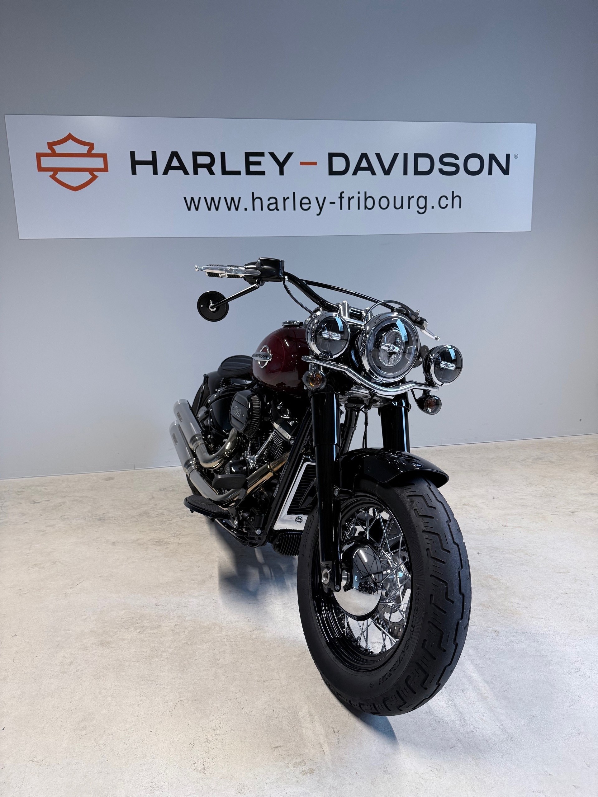 HARLEY-DAVIDSON FLHCS Heritage Classic 114 ABS-showroom-element-2