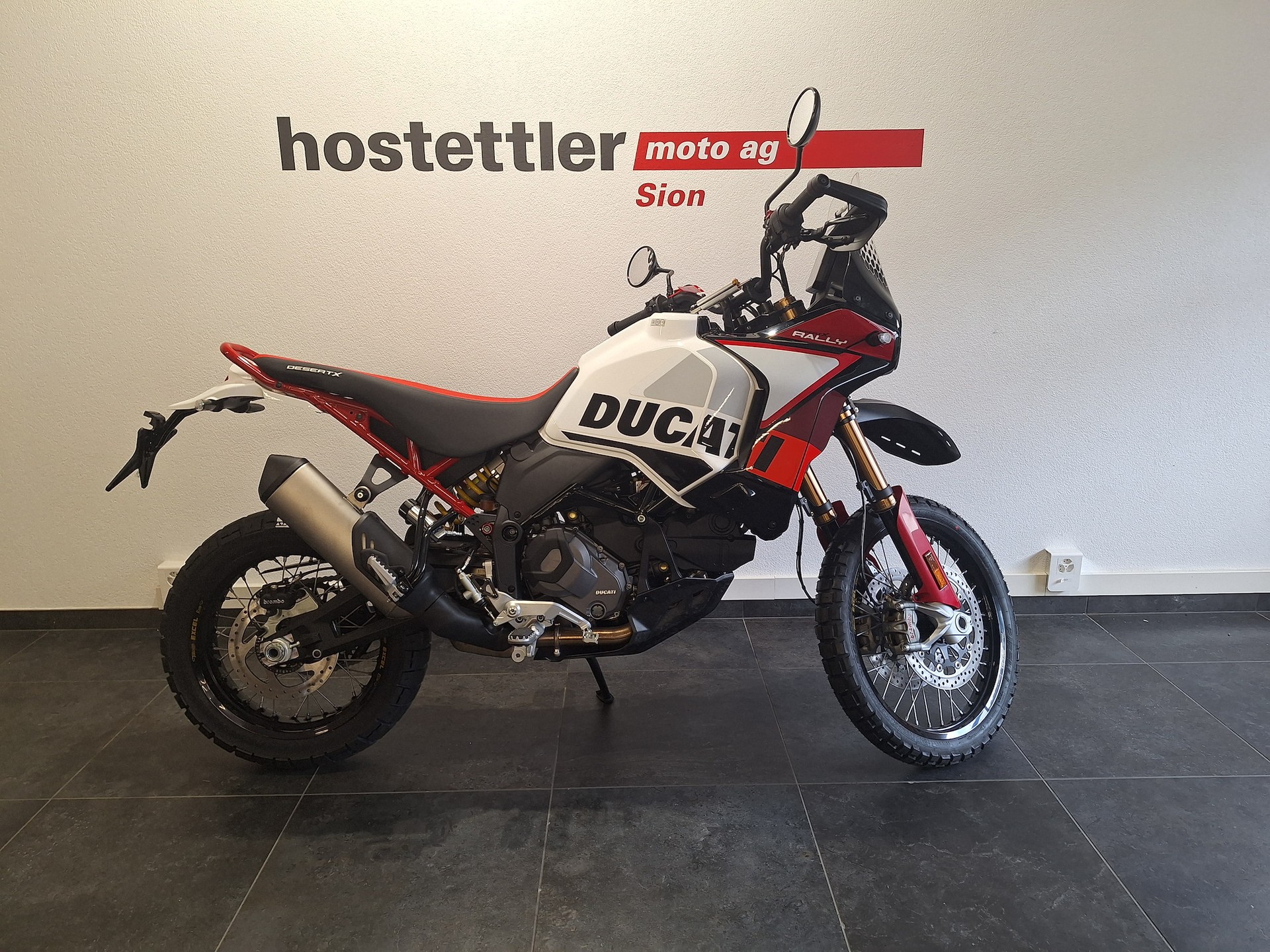 DUCATI Desert X Rally-showroom-element-1