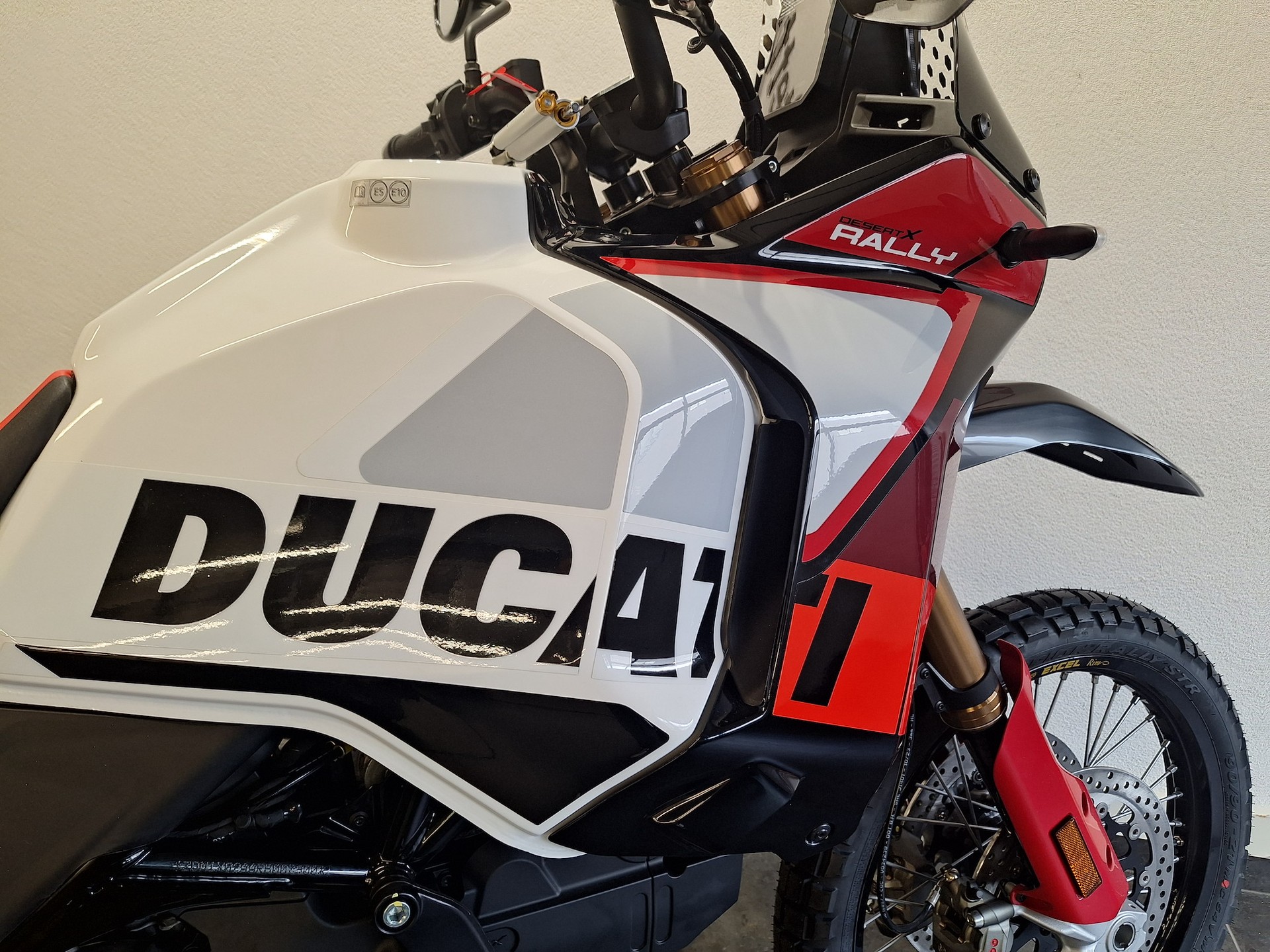 DUCATI Desert X Rally-showroom-element-3
