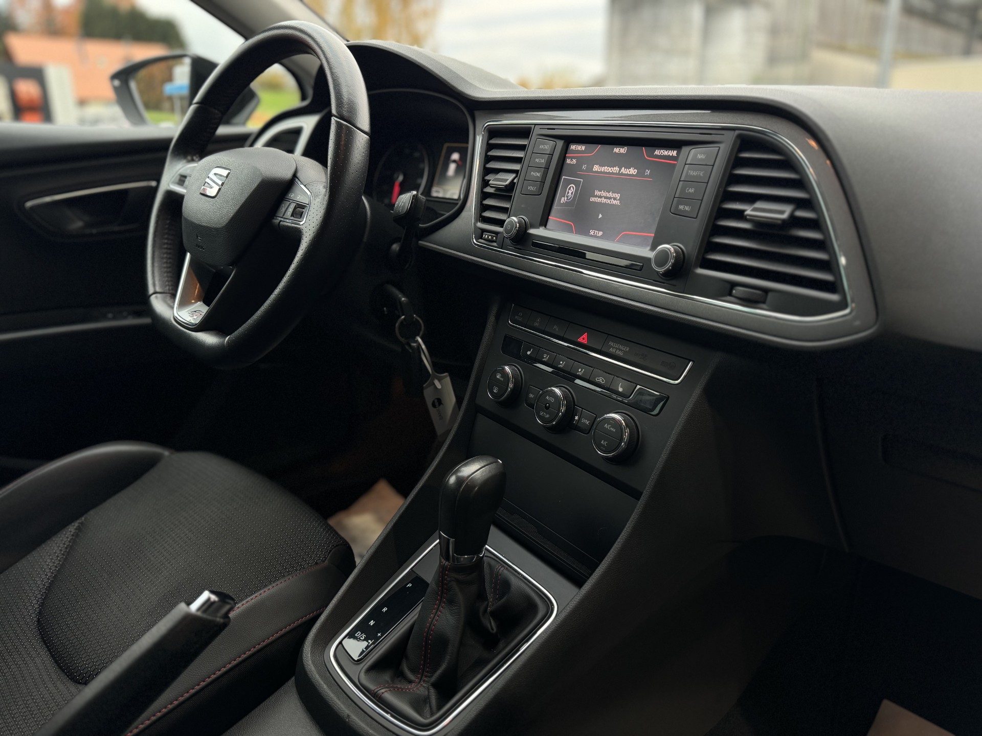 SEAT Leon 1.8 TSI FR DSG-image-11