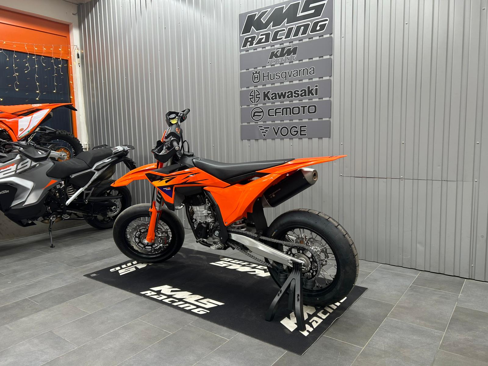 KTM 450 SMR-showroom-element-3