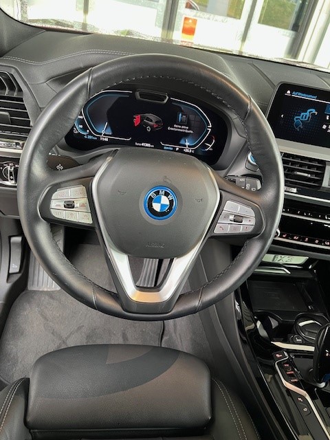 BMW iX3-image-8