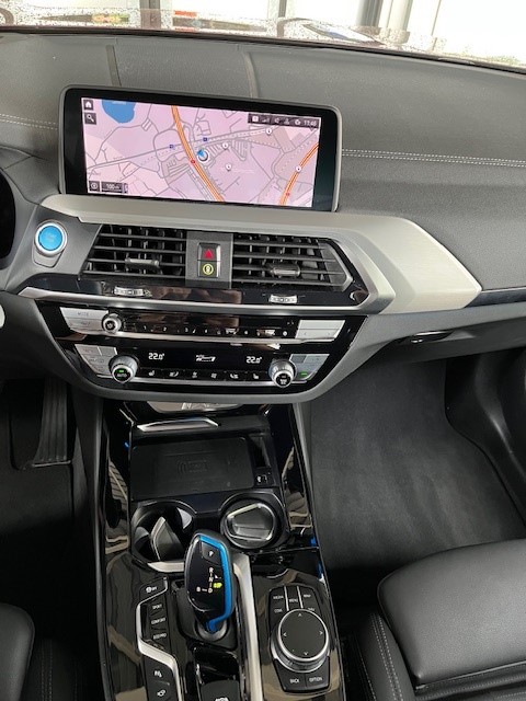 BMW iX3-image-7