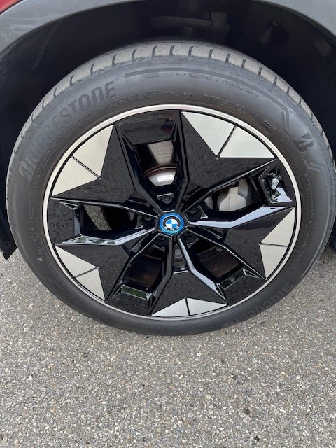 BMW iX3-image-9