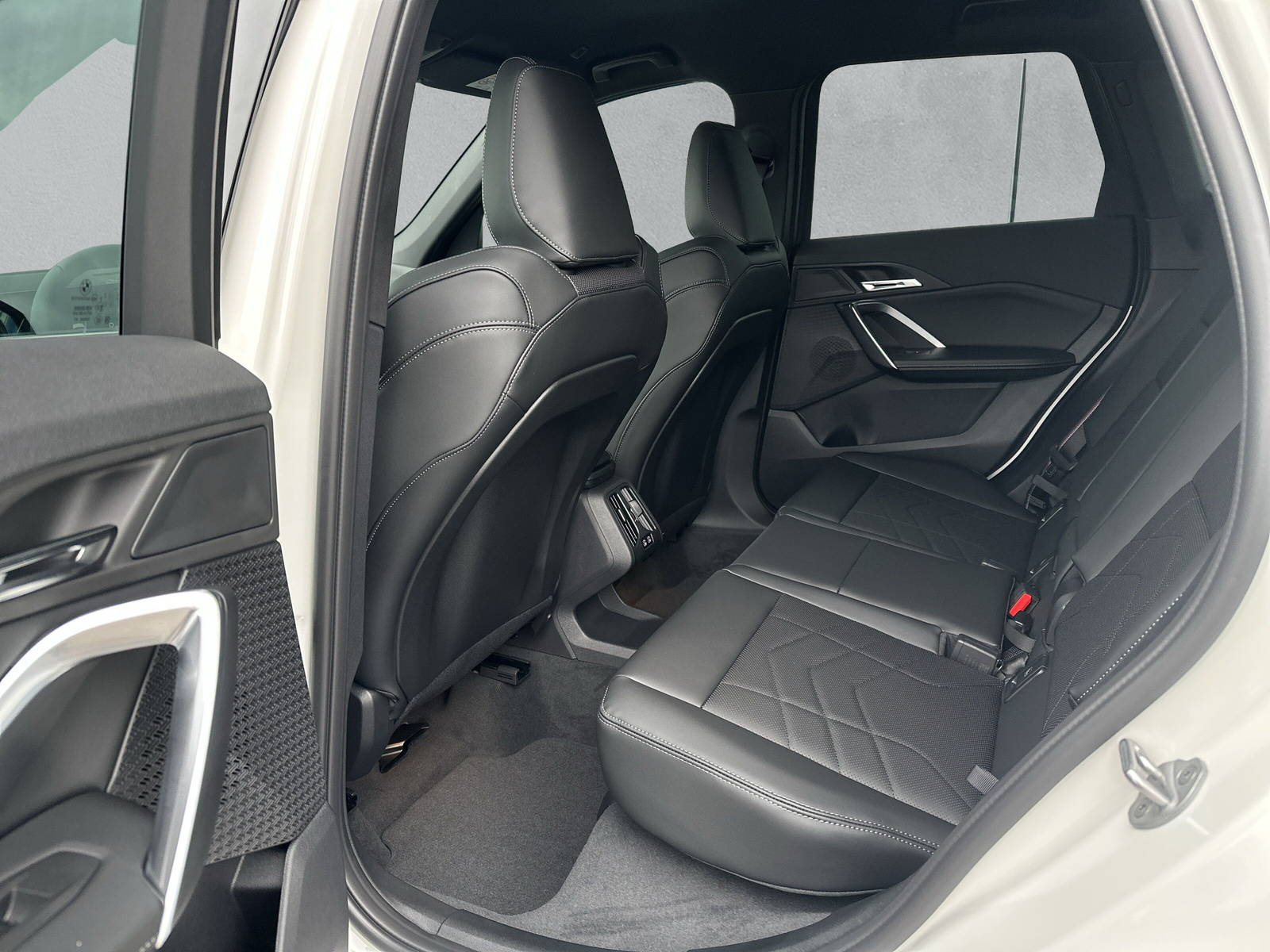 BMW X1 xDrive 23i 48V M Sport Pro **Action de leasing à 1.9%**-image-11