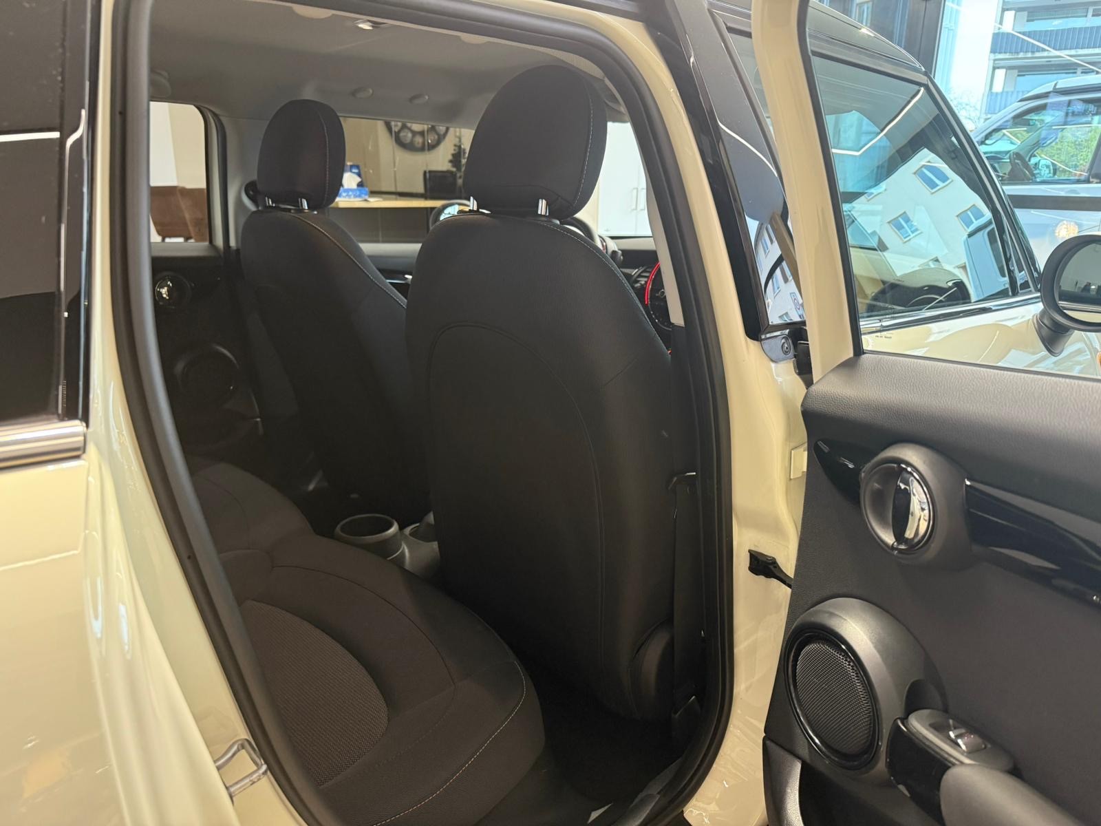 MINI Cooper-image-15