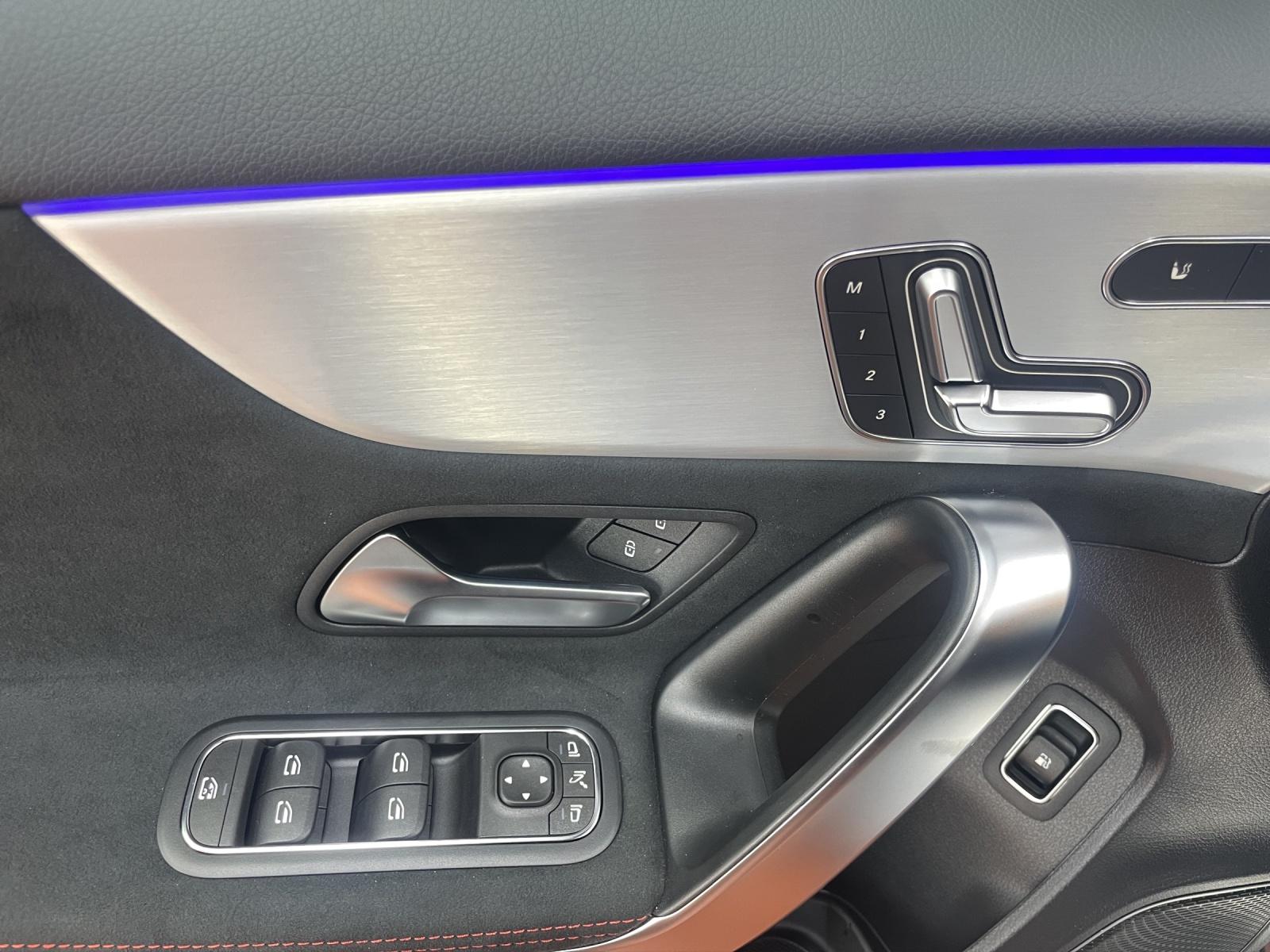 MERCEDES-BENZ A 250 e EQ Star AMG Line-image-6