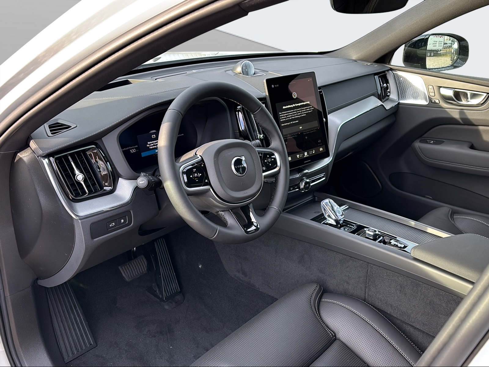 VOLVO XC60 T6 eAWD PluginHybrid Black Edition Geartronic-image-9