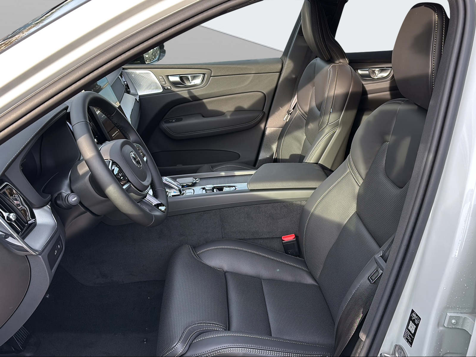 VOLVO XC60 T6 eAWD PluginHybrid Black Edition Geartronic-image-8