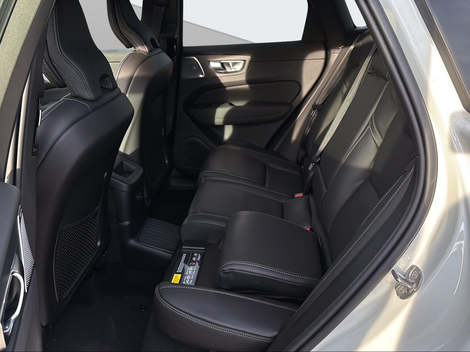 VOLVO XC60 T6 eAWD PluginHybrid Black Edition Geartronic-image-12
