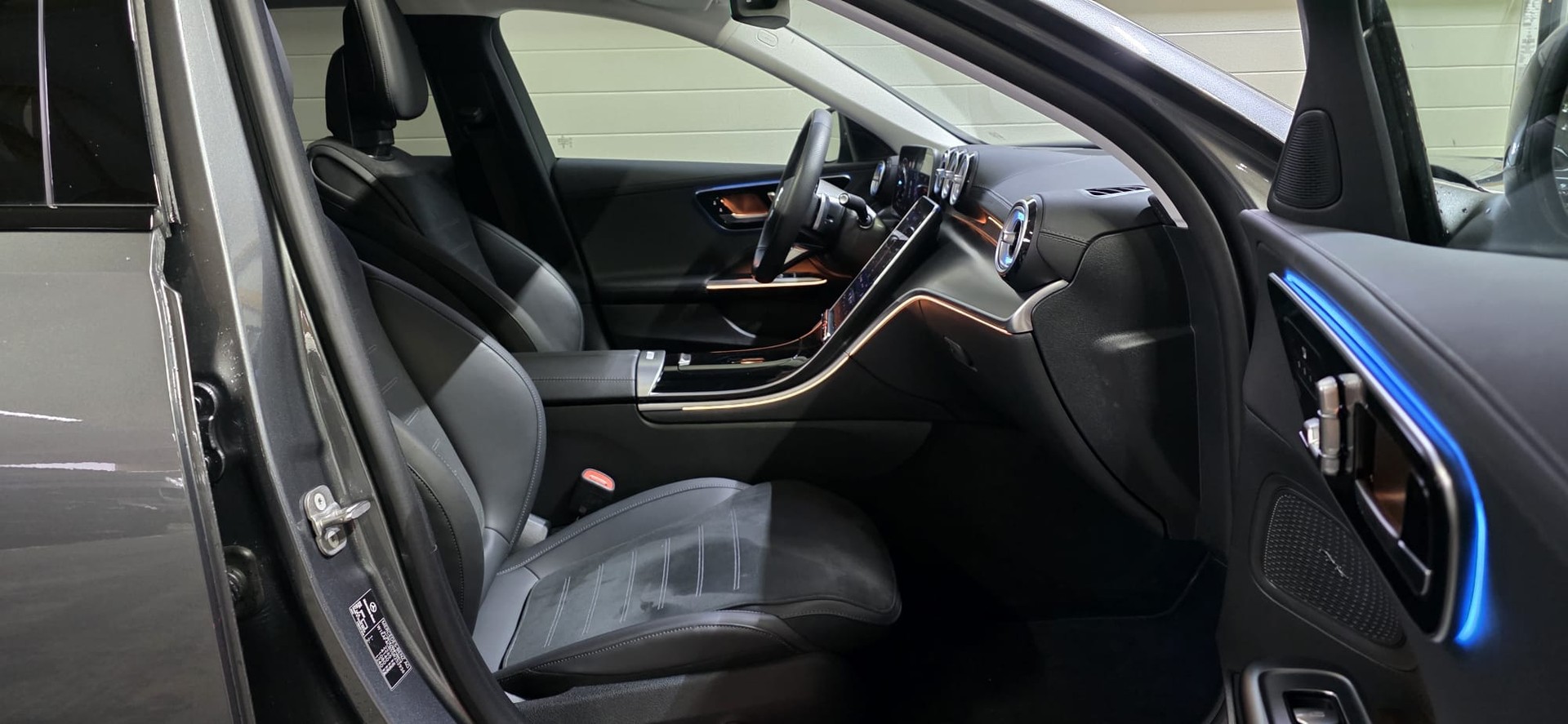 MERCEDES-BENZ C 200 AMG LINE *Ambientebeleuchtung*Schiebedach*Sitzheizung*Elektrische Sitze*Rückfahrkamera*-image-22