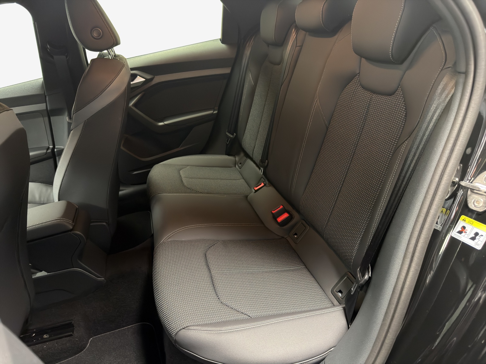 AUDI A1 Sportback 35 TFSI S Line S-tronic-image-11