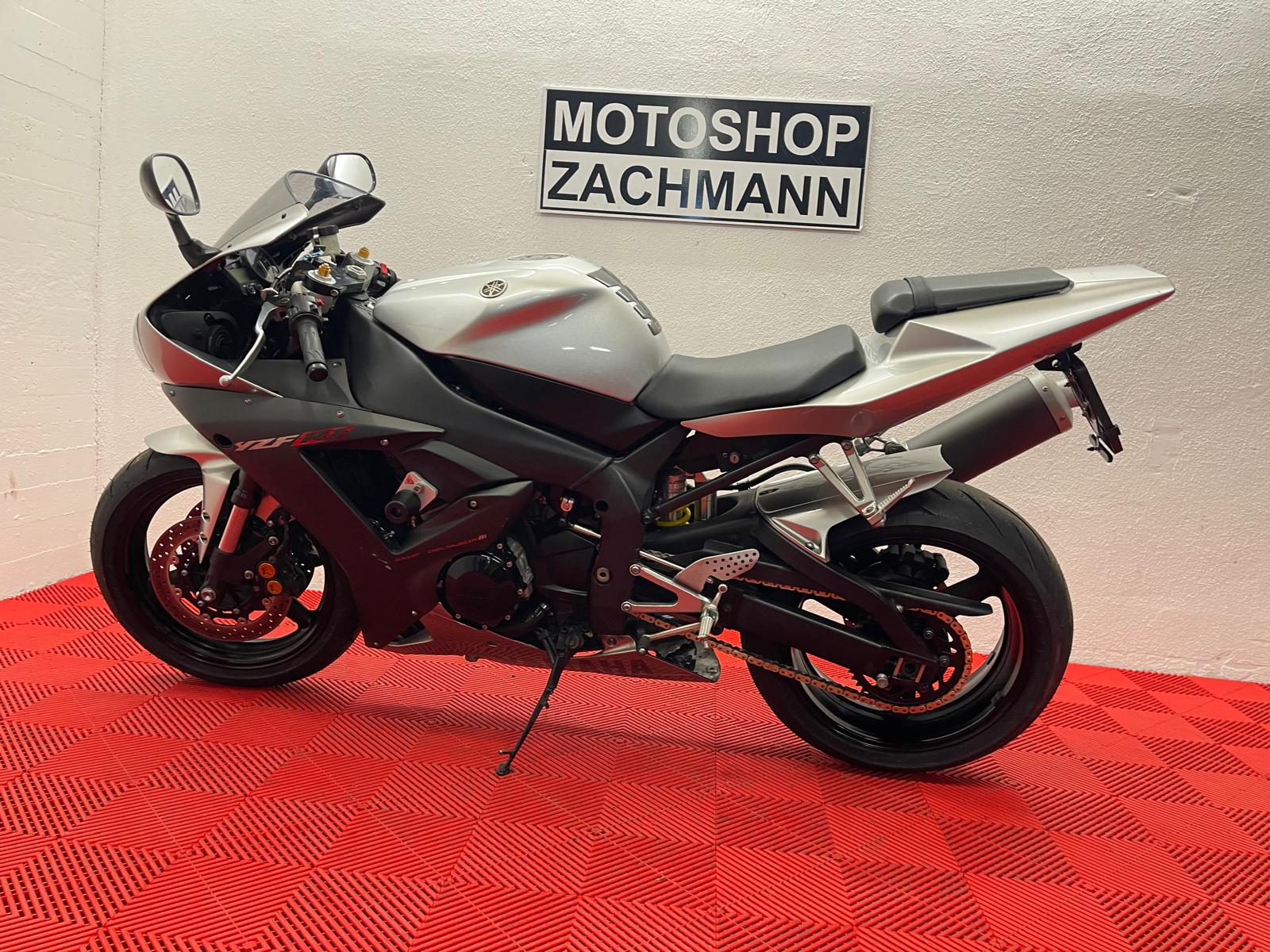 YAMAHA YZF-R1-showroom-element-1