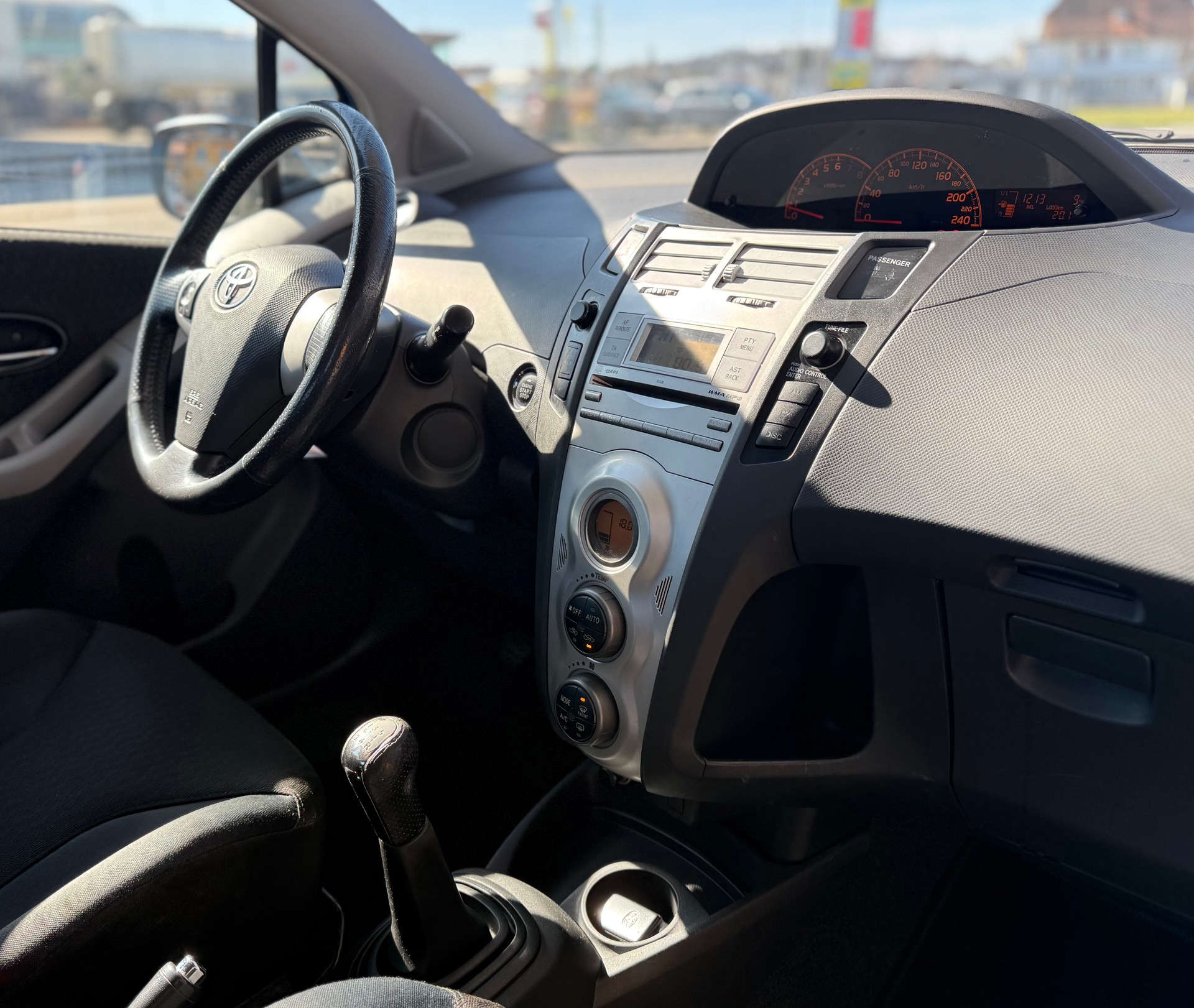 TOYOTA Yaris 1.8 TS-image-11
