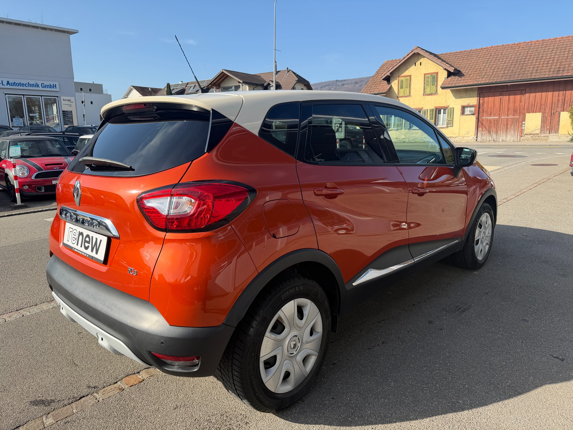RENAULT Captur 1.2 TCe Privilege EDC-showroom-element-3