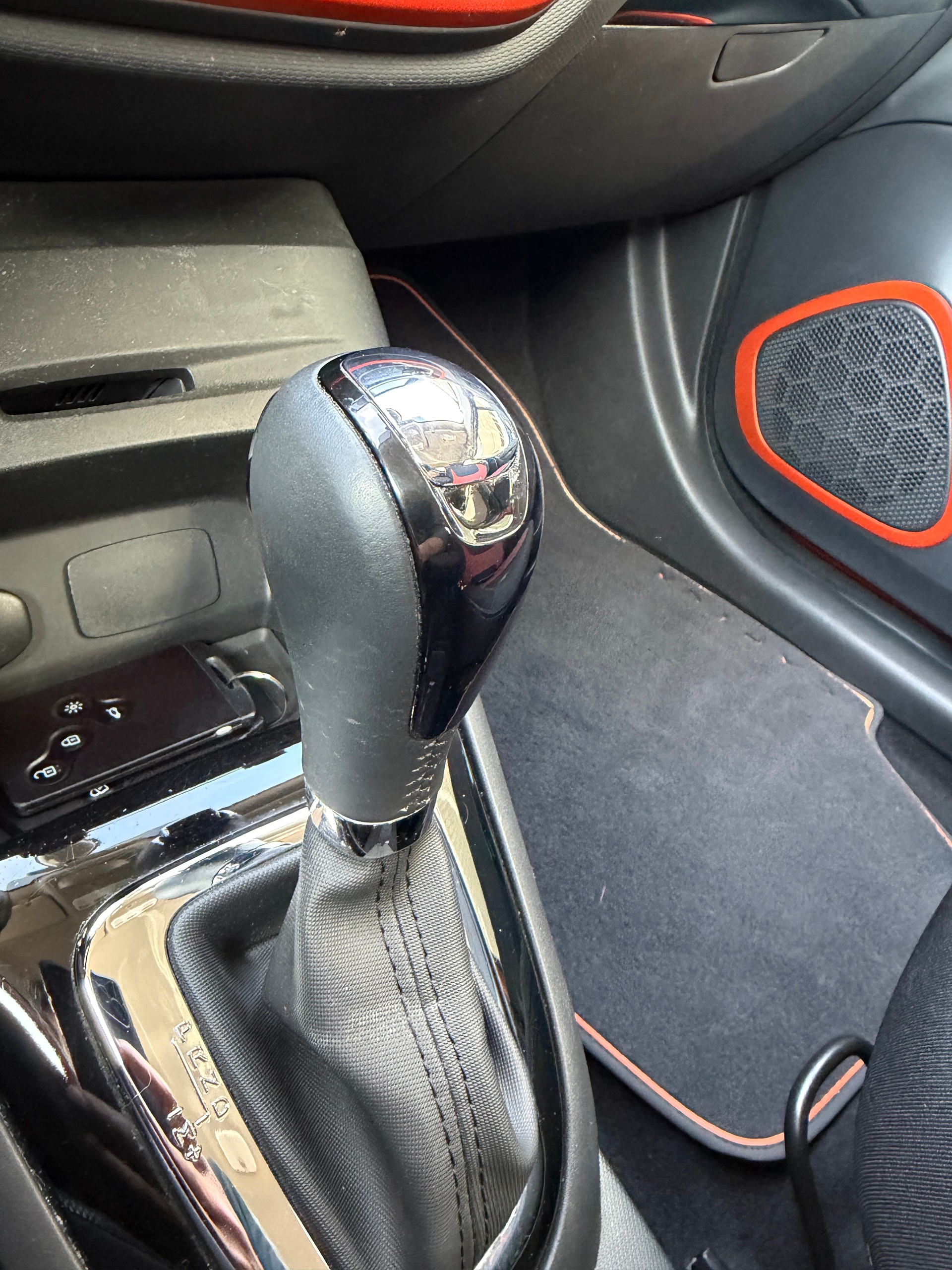 RENAULT Captur 1.2 TCe Privilege EDC-image-8