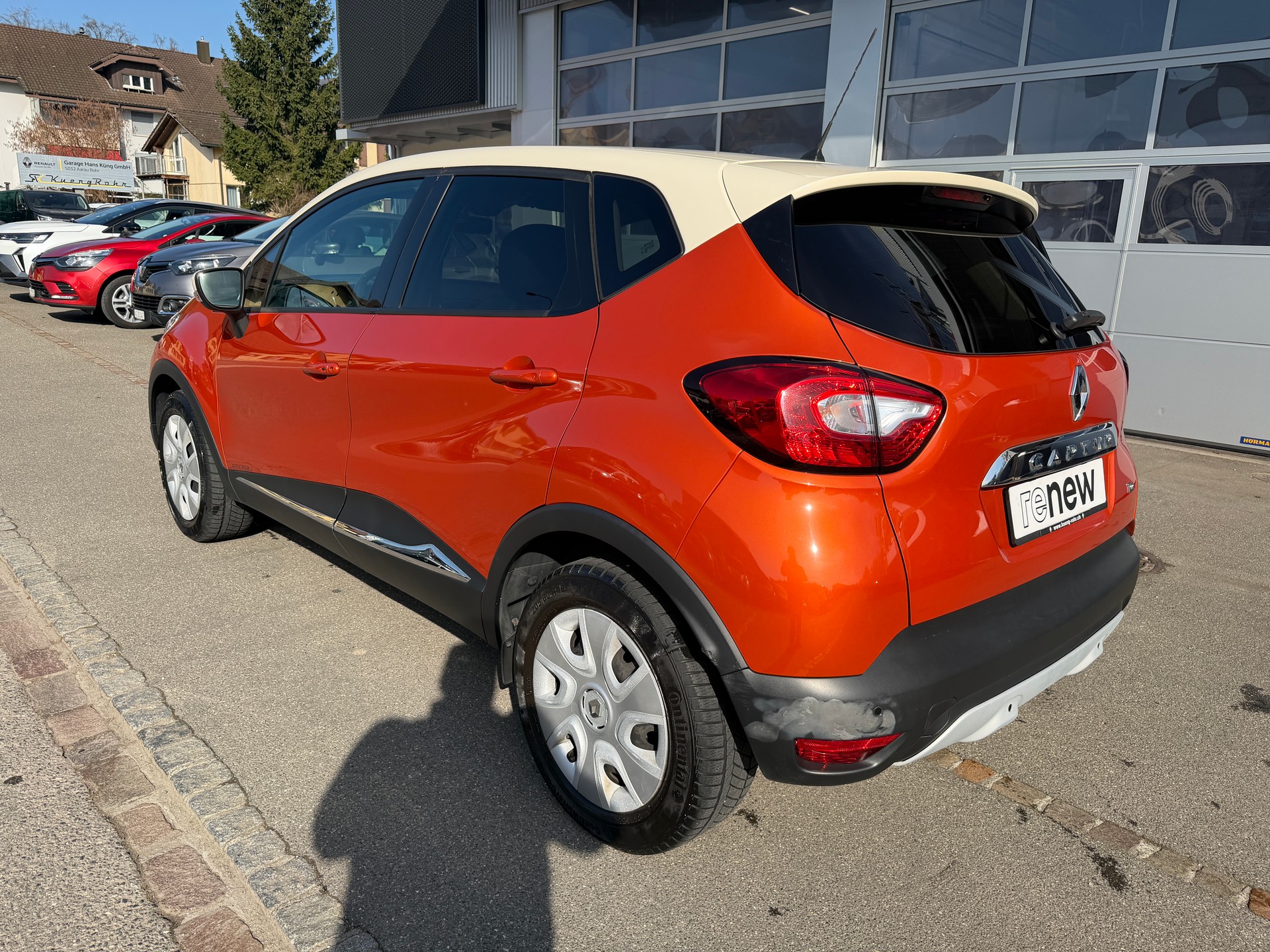 RENAULT Captur 1.2 TCe Privilege EDC-showroom-element-1