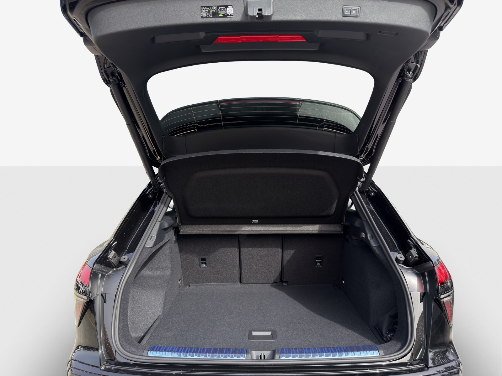 AUDI Q3 SUV 110 kW TFSI S tronic-image-12