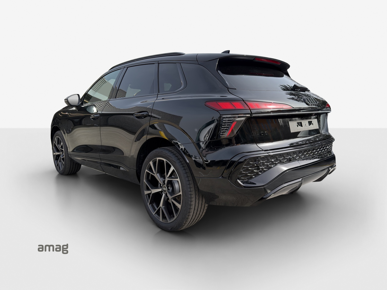 AUDI Q3 SUV 110 kW TFSI S tronic-image-2