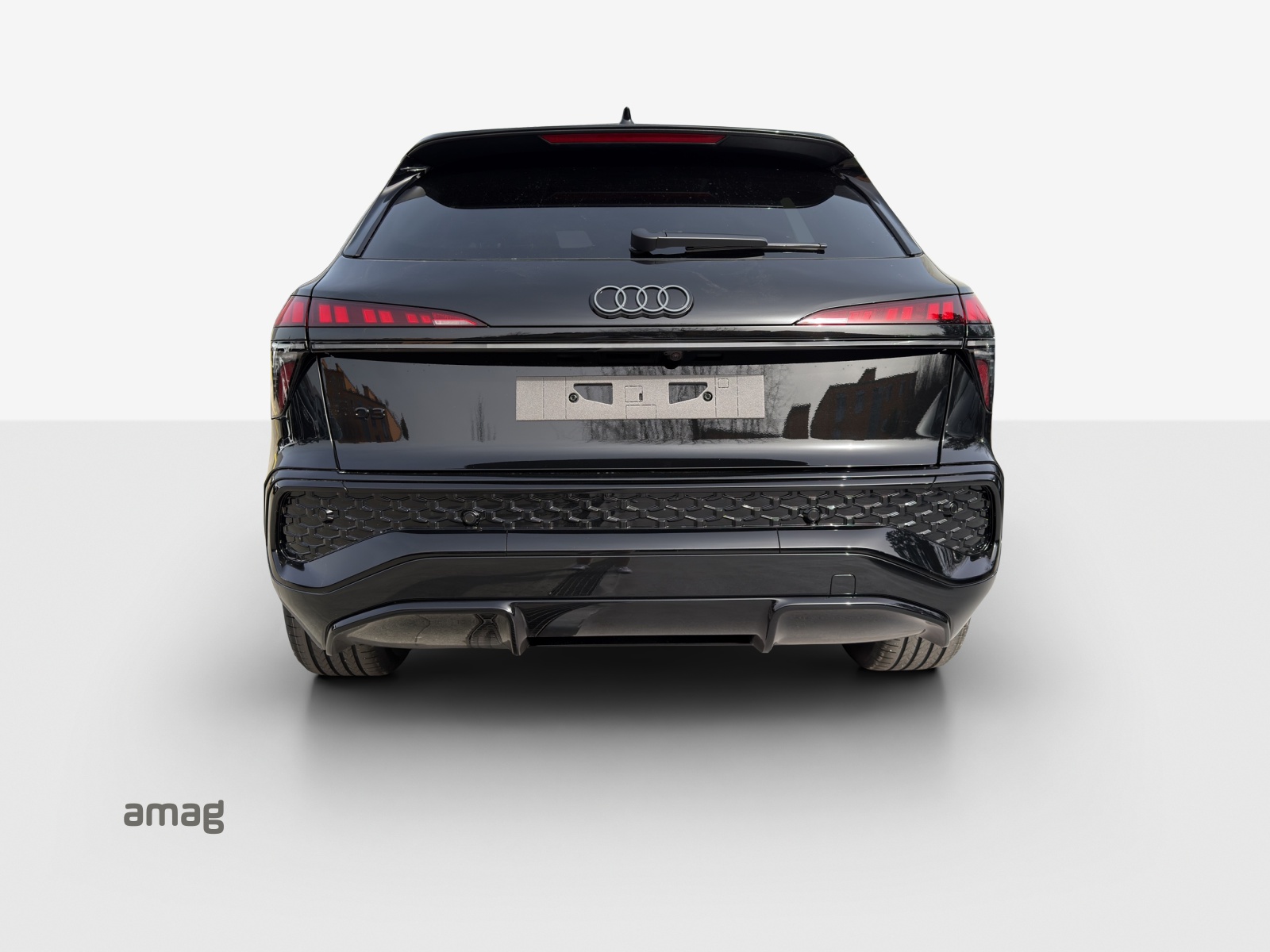 AUDI Q3 SUV 110 kW TFSI S tronic-image-3