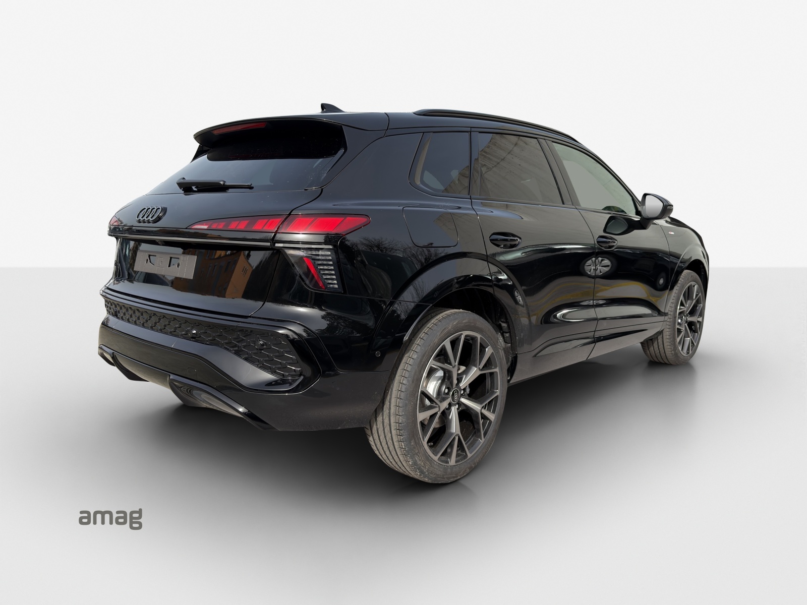 AUDI Q3 SUV 110 kW TFSI S tronic-image-4