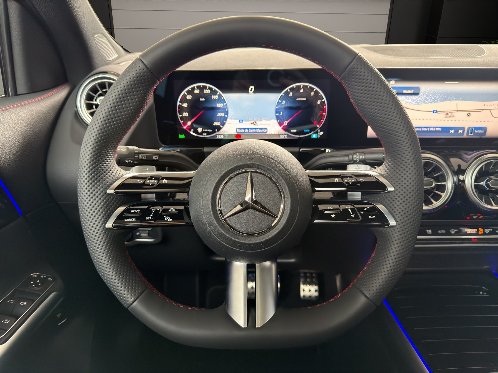 MERCEDES-BENZ GLA 250 4Matic 8G-DCT Swiss Star-image-9
