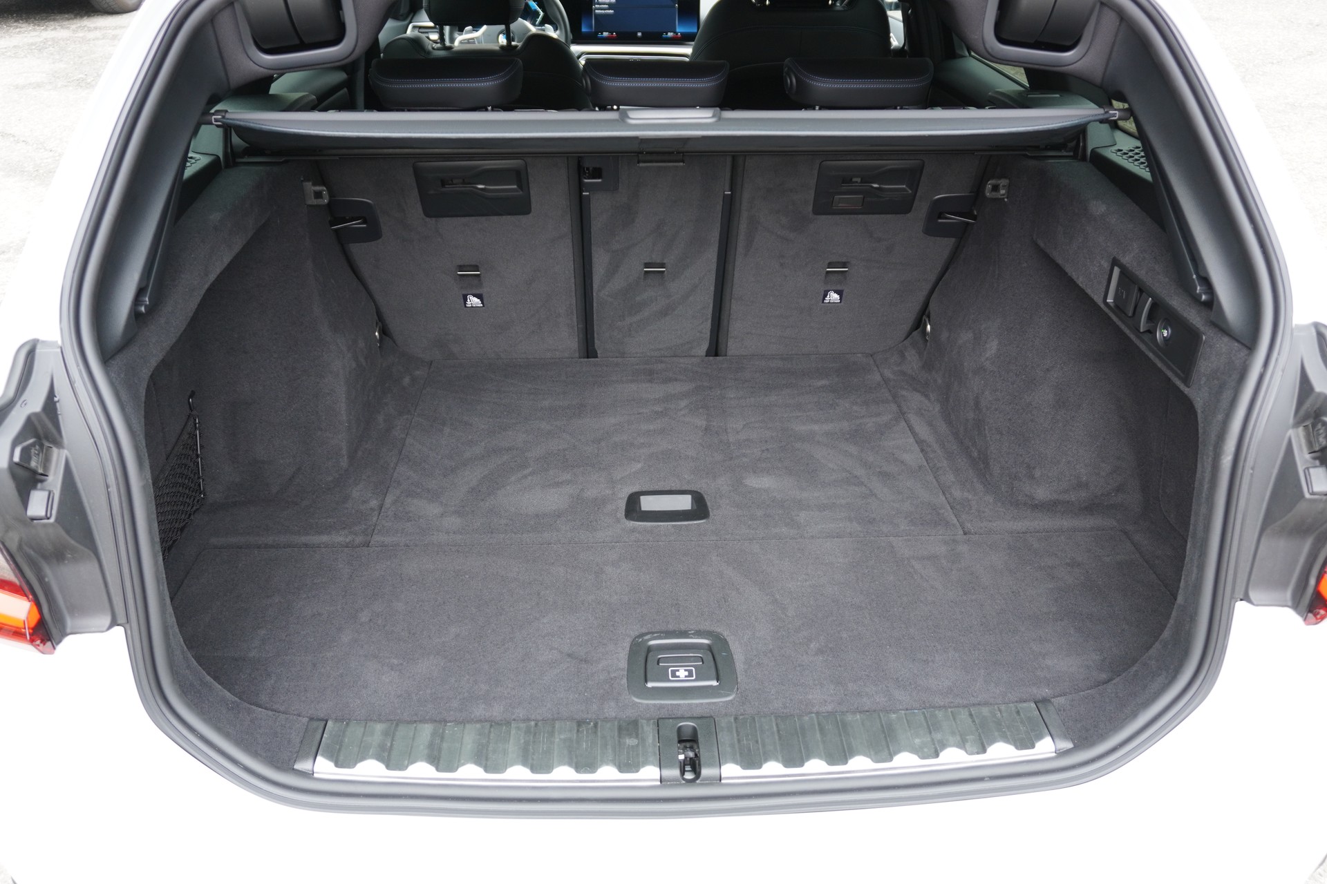 BMW 320d xDrive 48V Touring Steptronic M Sport-image-9