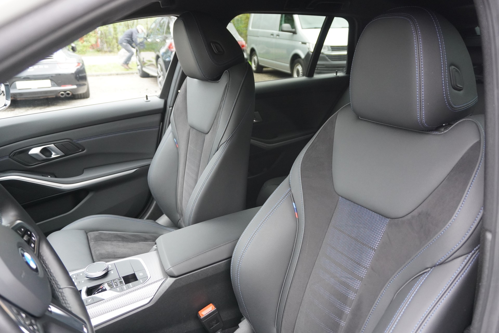 BMW 320d xDrive 48V Touring Steptronic M Sport-image-13