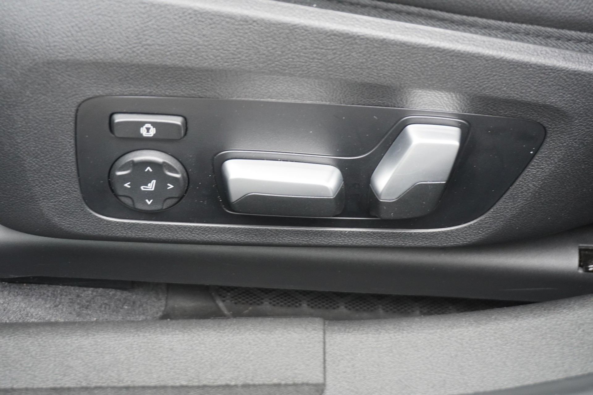 BMW 320d xDrive 48V Touring Steptronic M Sport-image-37